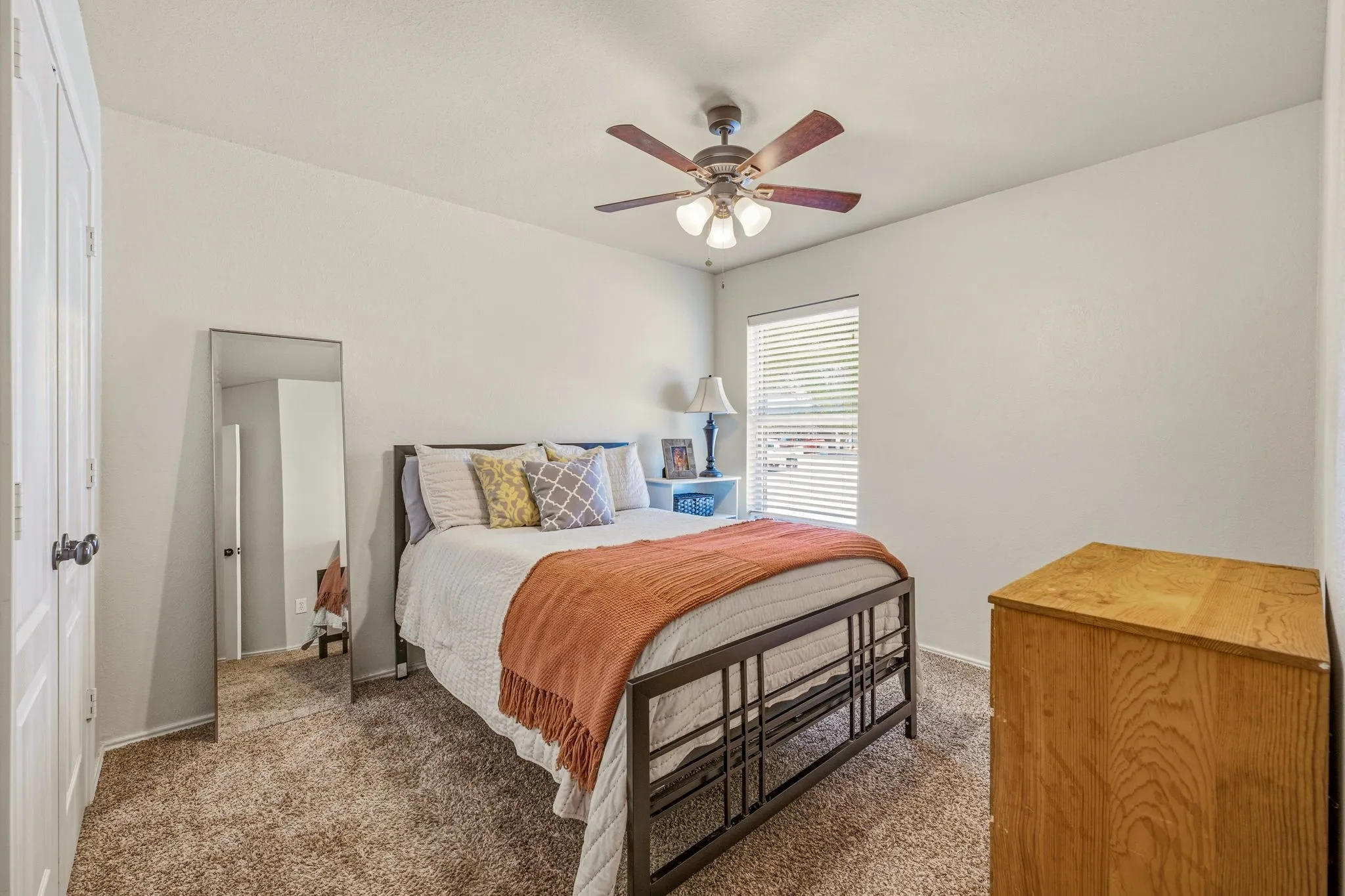 Single Family Residence For Sale in Hood County , 200 Jacinth Lane, Granbury, Texas 76049, 3 Bedroom, 2 Bathroom, 2 Garage spaces, 1,538 Sqft, built in 2008, mls#21349752, Real Estate Agent in Granbury, Homes For Sale in Hood county, Homes For Sale in Granbury, Realtor in Granbury Texas, Real Estate Brokerage Independent Realty Texas, Luminita Cordes Realtor