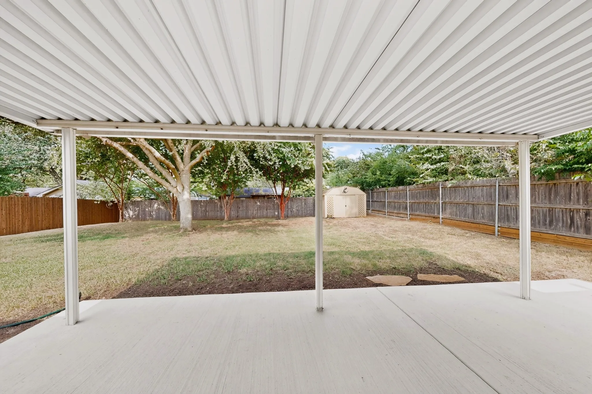 Single Family Residence For Sale in Tarrant County , 1207 Aransas Drive, Euless, Texas 76039, 3 Bedroom, 1 Bathroom, 1 Garage spaces, 1,132 Sqft, built in 1963, mls#21348771, Real Estate Agent in Euless, Homes For Sale in Tarrant county, Homes For Sale in Euless, Realtor in Euless Texas, Real Estate Brokerage Independent Realty Texas, Luminita Cordes Realtor