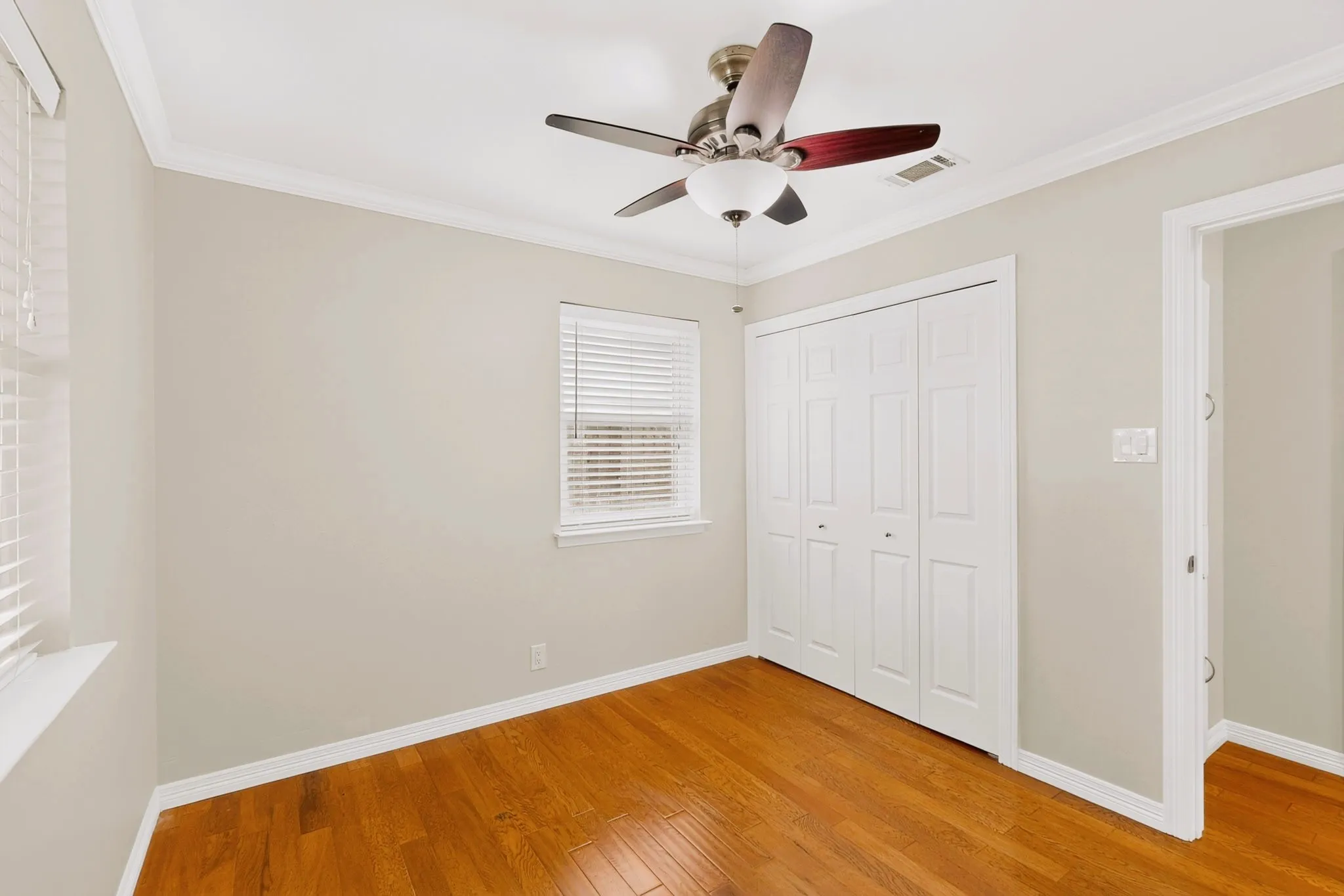 Single Family Residence For Sale in Tarrant County , 1207 Aransas Drive, Euless, Texas 76039, 3 Bedroom, 1 Bathroom, 1 Garage spaces, 1,132 Sqft, built in 1963, mls#21348771, Real Estate Agent in Euless, Homes For Sale in Tarrant county, Homes For Sale in Euless, Realtor in Euless Texas, Real Estate Brokerage Independent Realty Texas, Luminita Cordes Realtor