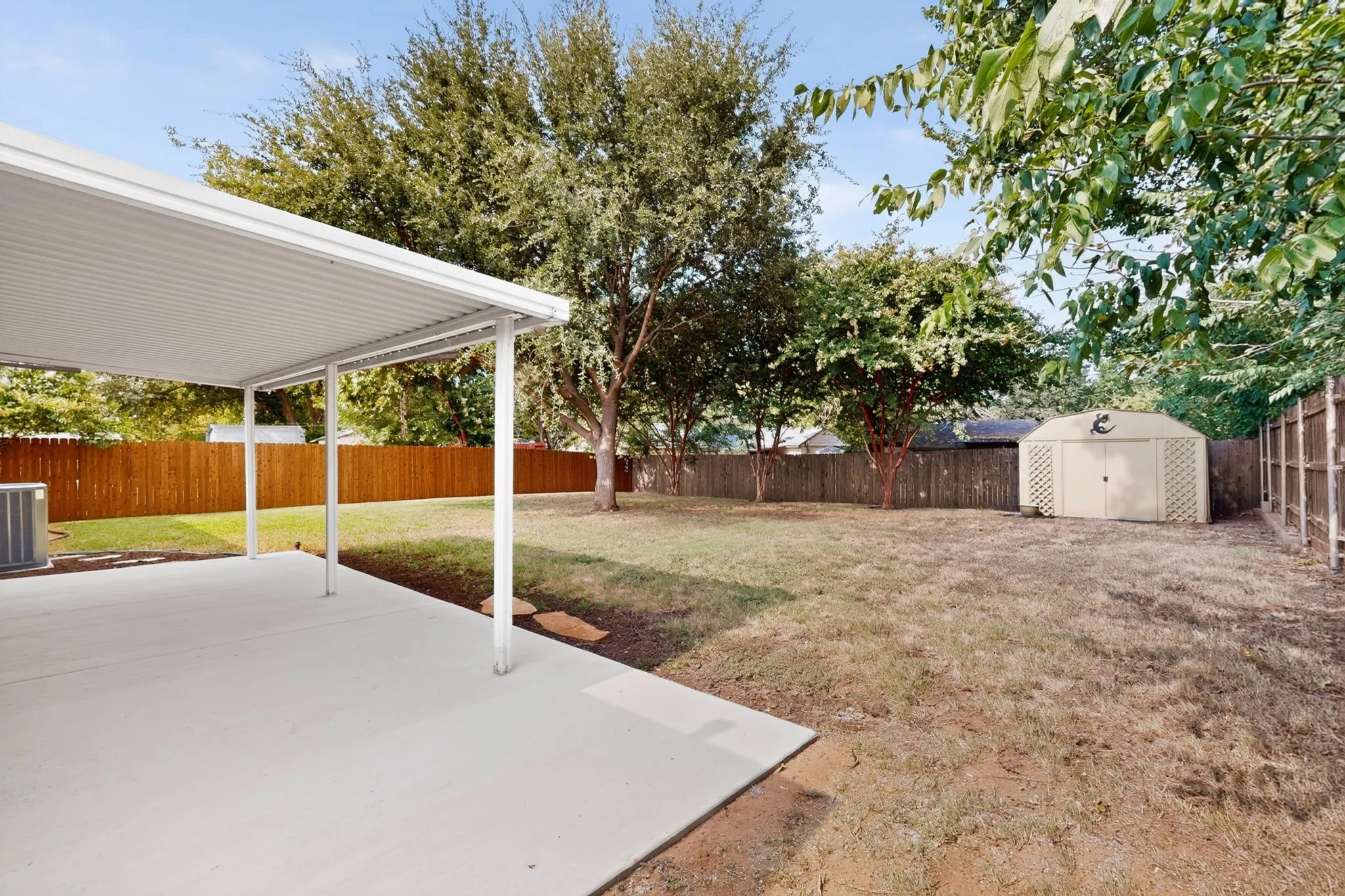 Single Family Residence For Sale in Tarrant County , 1207 Aransas Drive, Euless, Texas 76039, 3 Bedroom, 1 Bathroom, 1 Garage spaces, 1,132 Sqft, built in 1963, mls#21348771, Real Estate Agent in Euless, Homes For Sale in Tarrant county, Homes For Sale in Euless, Realtor in Euless Texas, Real Estate Brokerage Independent Realty Texas, Luminita Cordes Realtor