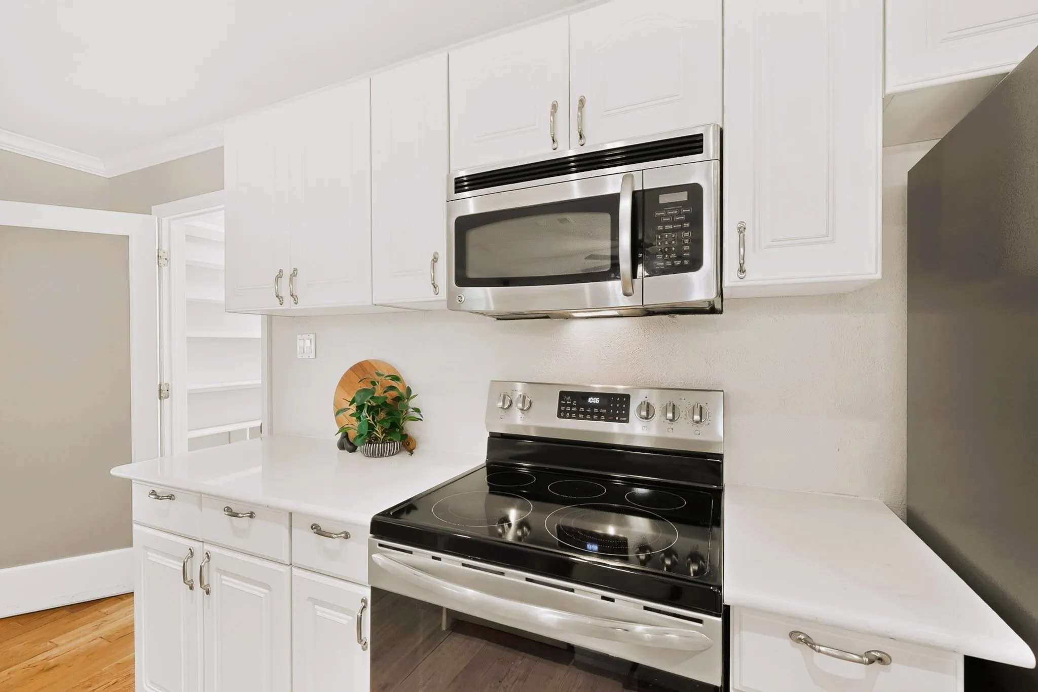 Single Family Residence For Sale in Tarrant County , 1207 Aransas Drive, Euless, Texas 76039, 3 Bedroom, 1 Bathroom, 1 Garage spaces, 1,132 Sqft, built in 1963, mls#21348771, Real Estate Agent in Euless, Homes For Sale in Tarrant county, Homes For Sale in Euless, Realtor in Euless Texas, Real Estate Brokerage Independent Realty Texas, Luminita Cordes Realtor