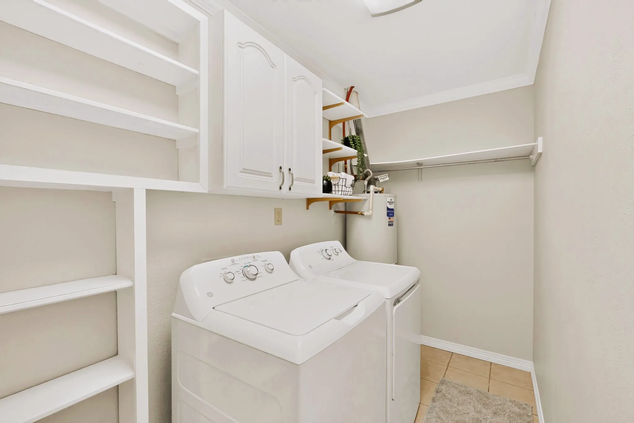 Single Family Residence For Sale in Tarrant County , 1207 Aransas Drive, Euless, Texas 76039, 3 Bedroom, 1 Bathroom, 1 Garage spaces, 1,132 Sqft, built in 1963, mls#21348771, Real Estate Agent in Euless, Homes For Sale in Tarrant county, Homes For Sale in Euless, Realtor in Euless Texas, Real Estate Brokerage Independent Realty Texas, Luminita Cordes Realtor