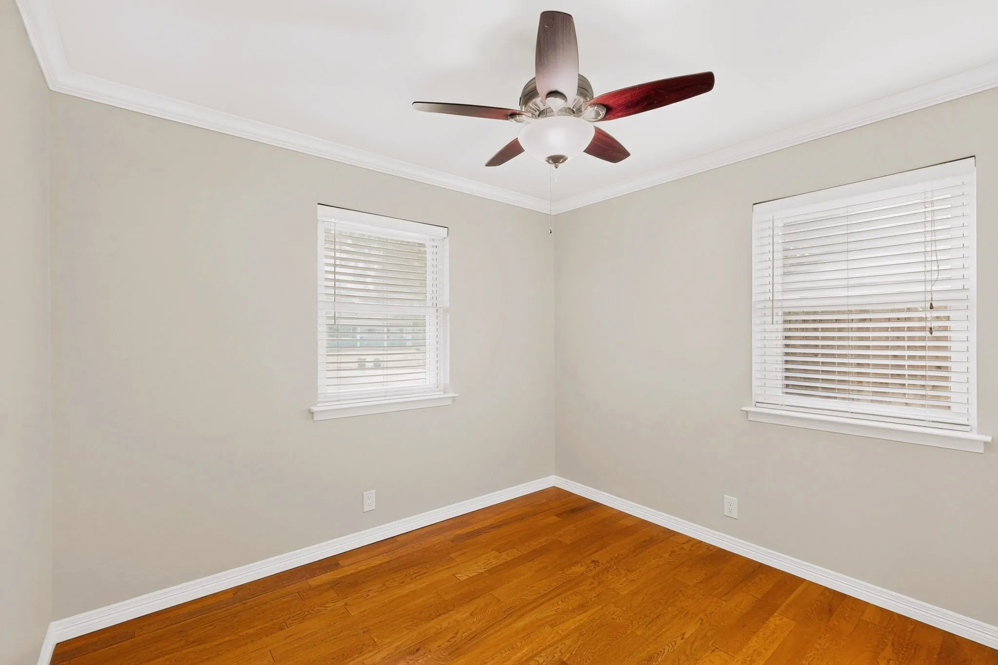 Single Family Residence For Sale in Tarrant County , 1207 Aransas Drive, Euless, Texas 76039, 3 Bedroom, 1 Bathroom, 1 Garage spaces, 1,132 Sqft, built in 1963, mls#21348771, Real Estate Agent in Euless, Homes For Sale in Tarrant county, Homes For Sale in Euless, Realtor in Euless Texas, Real Estate Brokerage Independent Realty Texas, Luminita Cordes Realtor