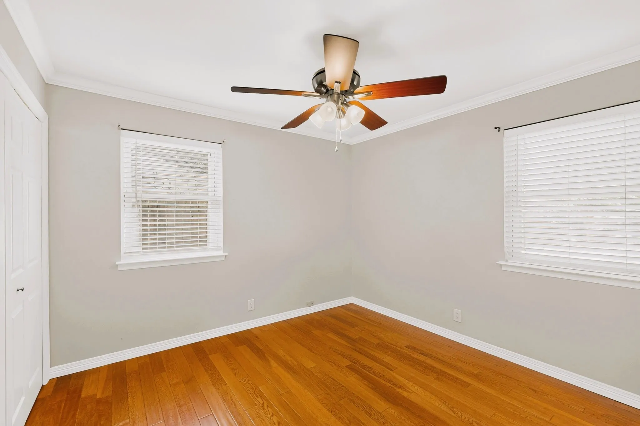 Single Family Residence For Sale in Tarrant County , 1207 Aransas Drive, Euless, Texas 76039, 3 Bedroom, 1 Bathroom, 1 Garage spaces, 1,132 Sqft, built in 1963, mls#21348771, Real Estate Agent in Euless, Homes For Sale in Tarrant county, Homes For Sale in Euless, Realtor in Euless Texas, Real Estate Brokerage Independent Realty Texas, Luminita Cordes Realtor