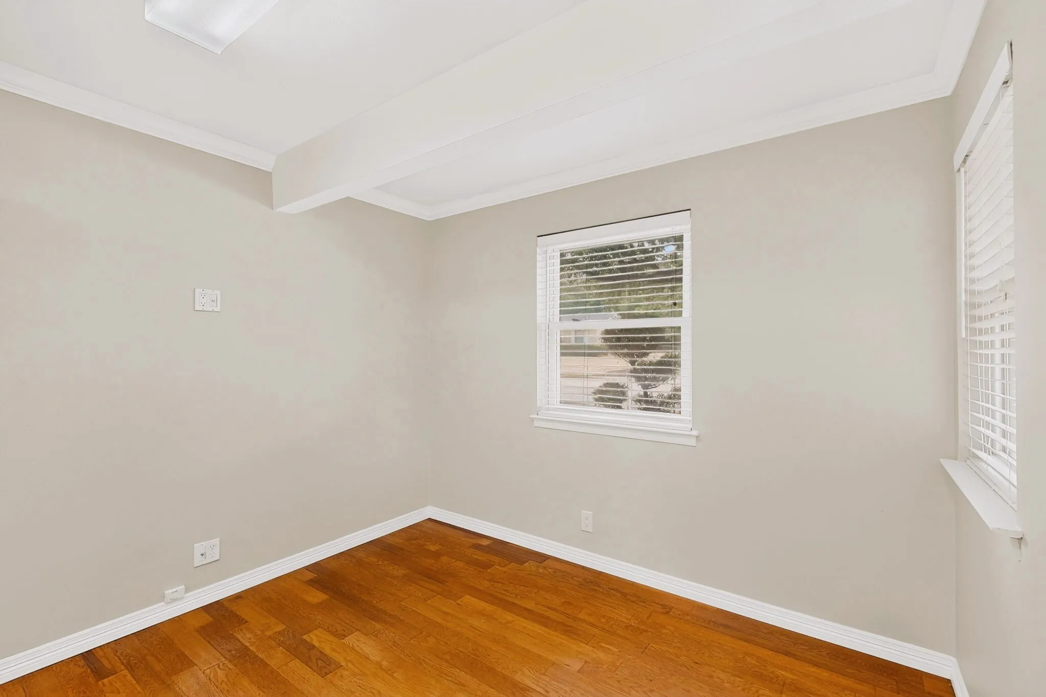 Single Family Residence For Sale in Tarrant County , 1207 Aransas Drive, Euless, Texas 76039, 3 Bedroom, 1 Bathroom, 1 Garage spaces, 1,132 Sqft, built in 1963, mls#21348771, Real Estate Agent in Euless, Homes For Sale in Tarrant county, Homes For Sale in Euless, Realtor in Euless Texas, Real Estate Brokerage Independent Realty Texas, Luminita Cordes Realtor