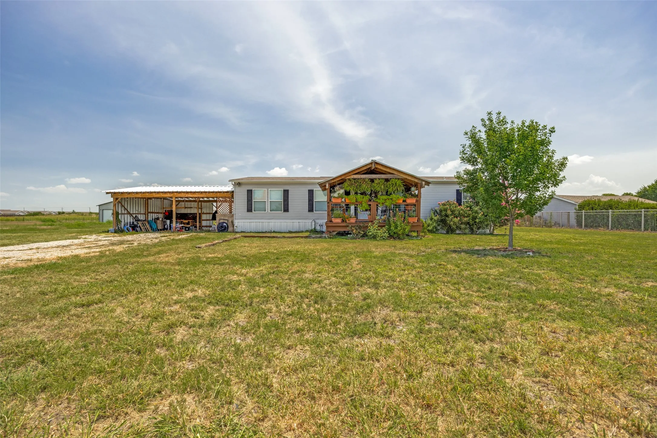 Mobile Home For Sale in Collin County , 6705 Andrew Court, Princeton, Texas 75407, 3 Bedroom, 2 Bathroom, Garage spaces, 1,456 Sqft, built in 2017, mls#21343025, Real Estate Agent in Princeton, Homes For Sale in Collin county, Homes For Sale in Princeton, Realtor in Princeton Texas, Real Estate Brokerage Independent Realty Texas, Luminita Cordes Realtor