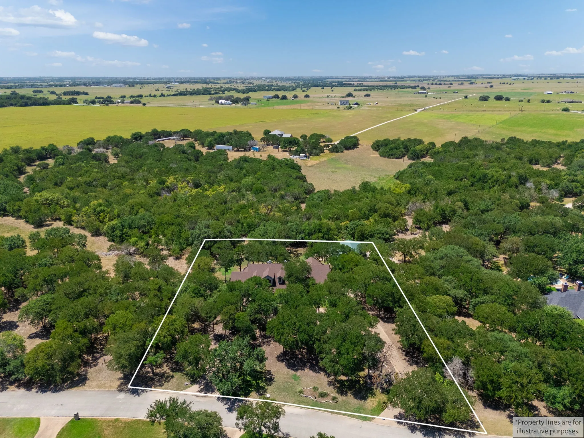Single Family Residence For Sale in Mc Lennan County , 735 Winding Trail, Crawford, Texas 76638, 3 Bedrooms, 4 Bathrooms, 2 Garage spaces, 3,296 Sqft, built in 2004, Price $735,000, mls#21349493, Real Estate Agent in Crawford, Homes For Sale in Mc Lennan county, Homes For Sale in Crawford, Realtor in Crawford Texas, Real Estate Brokerage Independent Realty Texas, Luminita Cordes Realtor