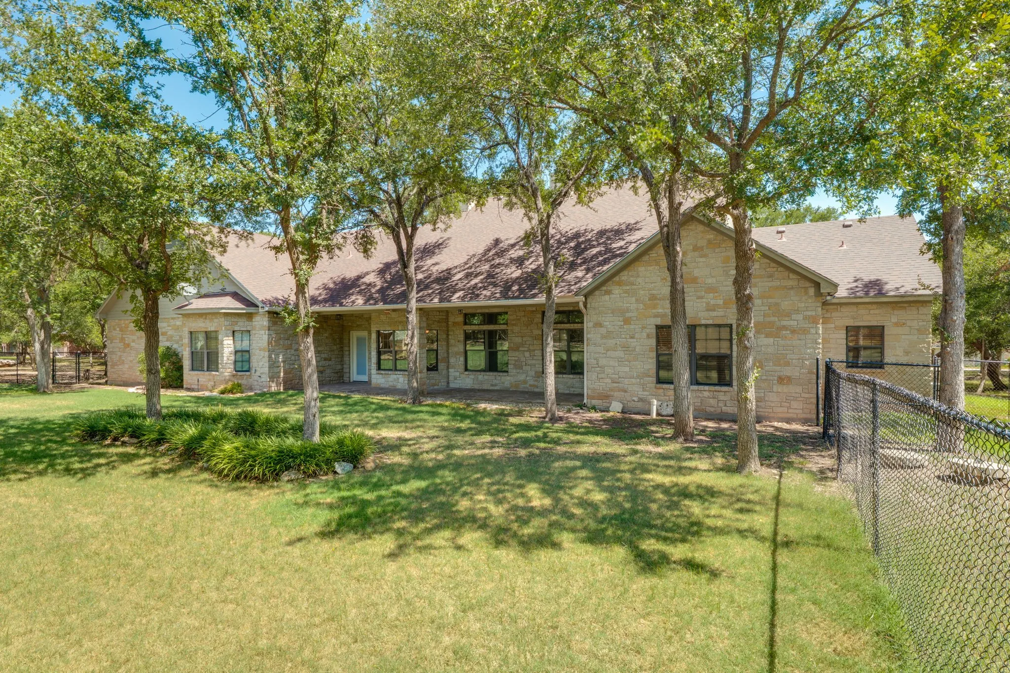 Single Family Residence For Sale in Mc Lennan County , 735 Winding Trail, Crawford, Texas 76638, 3 Bedrooms, 4 Bathrooms, 2 Garage spaces, 3,296 Sqft, built in 2004, Price $735,000, mls#21349493, Real Estate Agent in Crawford, Homes For Sale in Mc Lennan county, Homes For Sale in Crawford, Realtor in Crawford Texas, Real Estate Brokerage Independent Realty Texas, Luminita Cordes Realtor