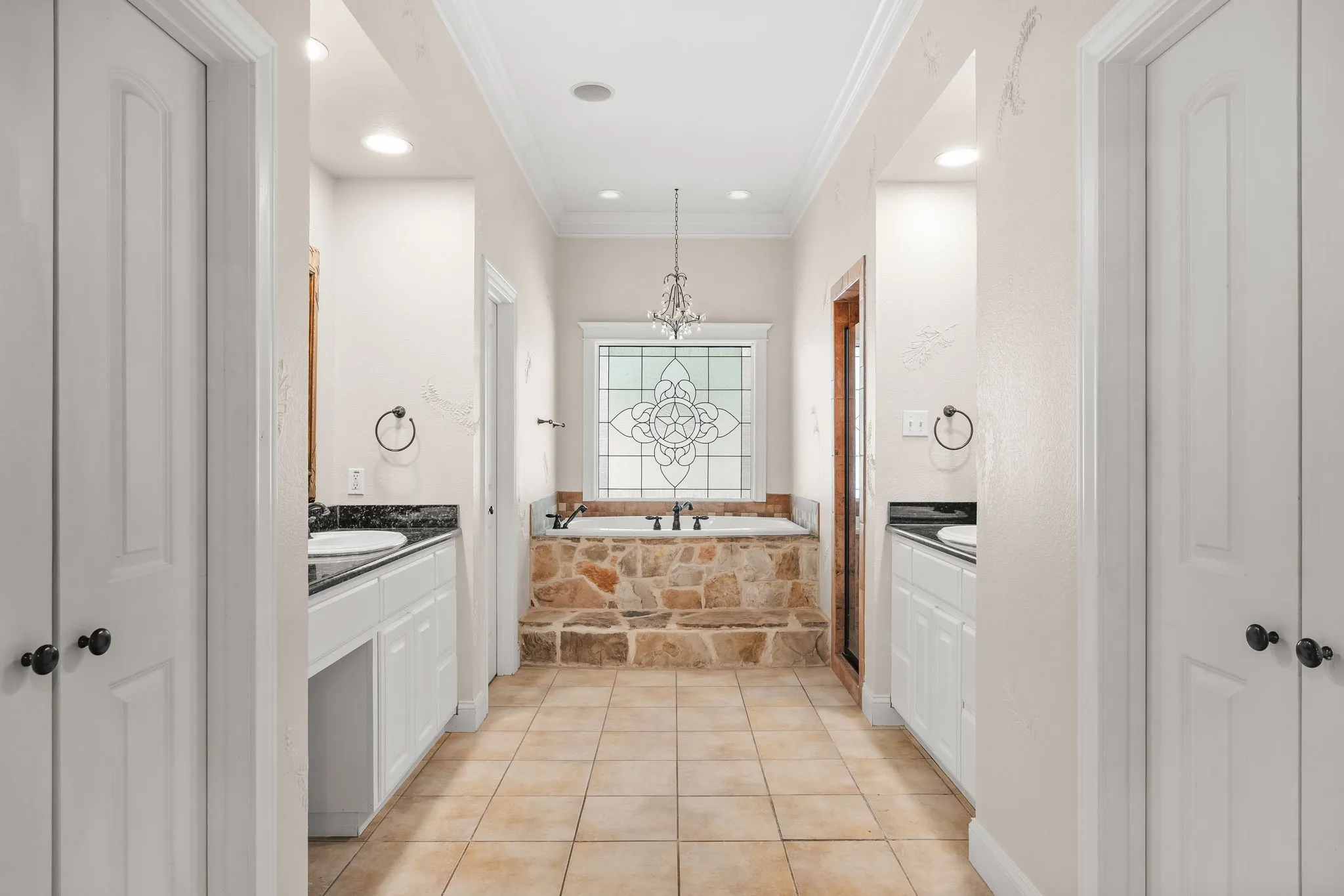 Single Family Residence For Sale in Mc Lennan County , 735 Winding Trail, Crawford, Texas 76638, 3 Bedrooms, 4 Bathrooms, 2 Garage spaces, 3,296 Sqft, built in 2004, Price $735,000, mls#21349493, Real Estate Agent in Crawford, Homes For Sale in Mc Lennan county, Homes For Sale in Crawford, Realtor in Crawford Texas, Real Estate Brokerage Independent Realty Texas, Luminita Cordes Realtor