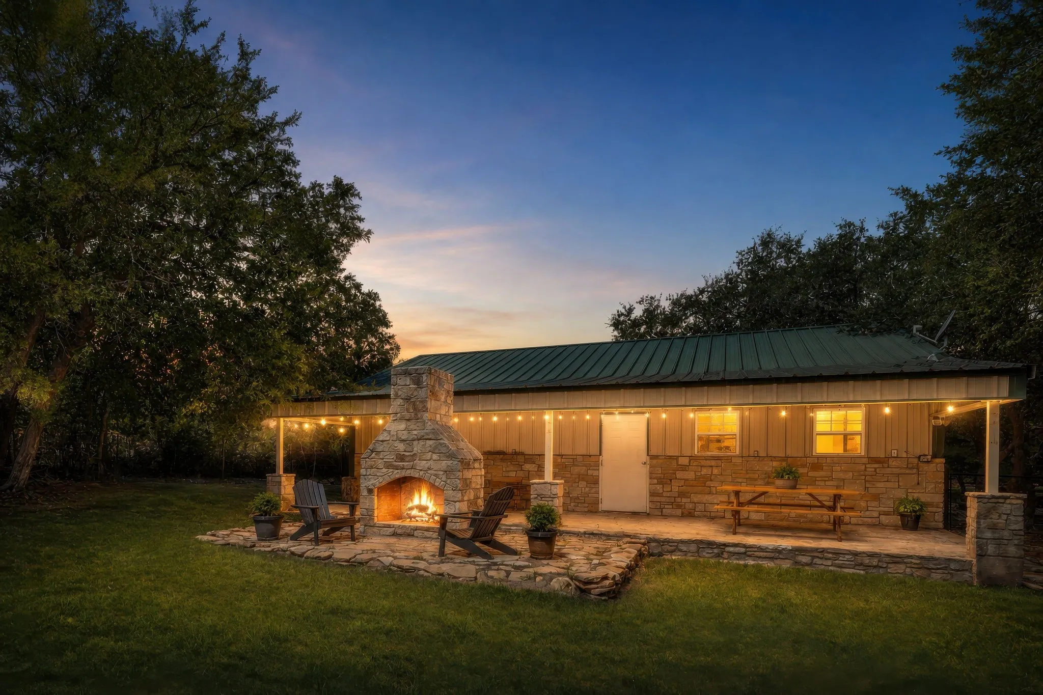 Single Family Residence For Sale in Mc Lennan County , 735 Winding Trail, Crawford, Texas 76638, 3 Bedrooms, 4 Bathrooms, 2 Garage spaces, 3,296 Sqft, built in 2004, Price $735,000, mls#21349493, Real Estate Agent in Crawford, Homes For Sale in Mc Lennan county, Homes For Sale in Crawford, Realtor in Crawford Texas, Real Estate Brokerage Independent Realty Texas, Luminita Cordes Realtor