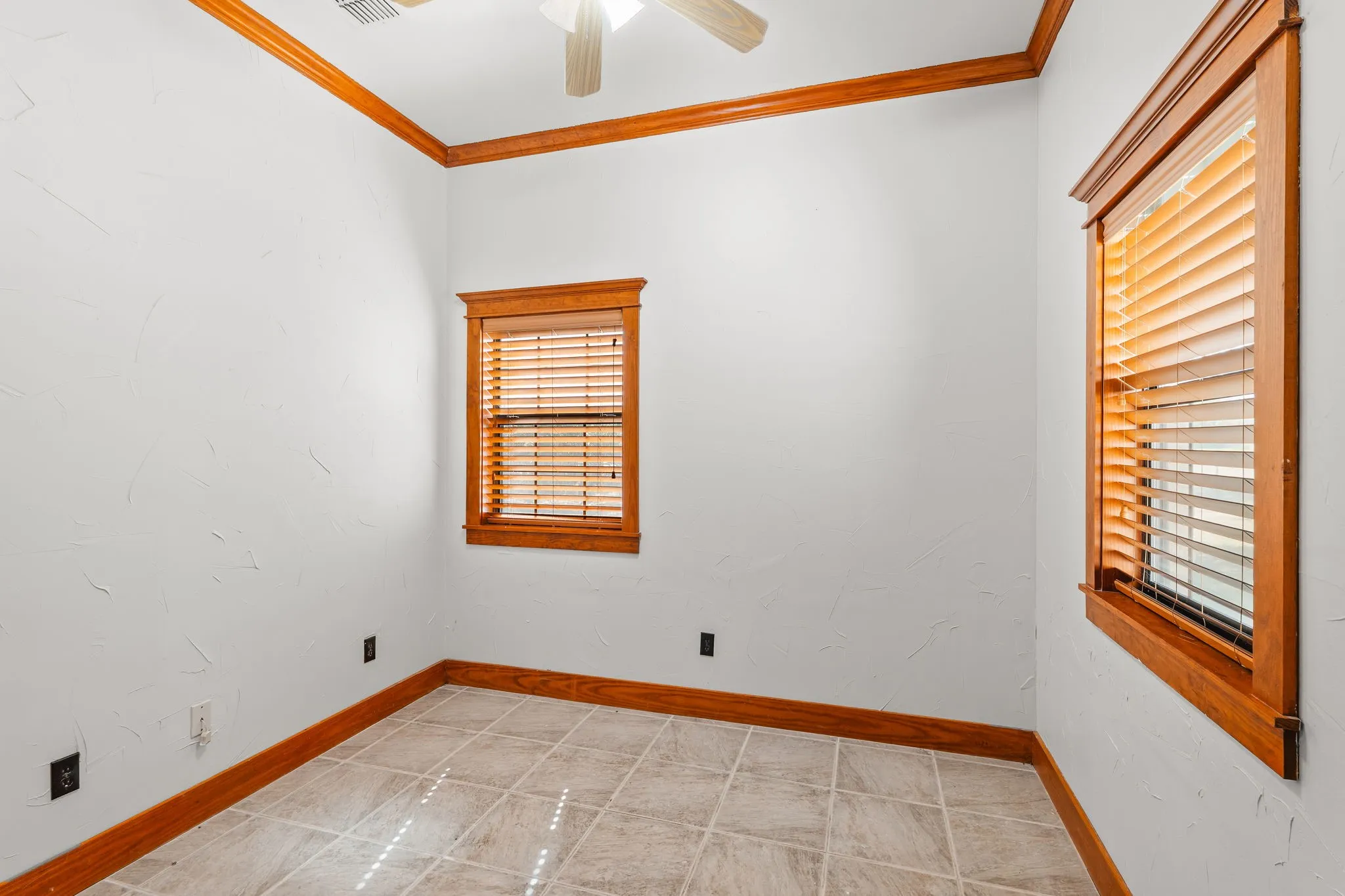 Single Family Residence For Sale in Mc Lennan County , 735 Winding Trail, Crawford, Texas 76638, 3 Bedrooms, 4 Bathrooms, 2 Garage spaces, 3,296 Sqft, built in 2004, Price $735,000, mls#21349493, Real Estate Agent in Crawford, Homes For Sale in Mc Lennan county, Homes For Sale in Crawford, Realtor in Crawford Texas, Real Estate Brokerage Independent Realty Texas, Luminita Cordes Realtor