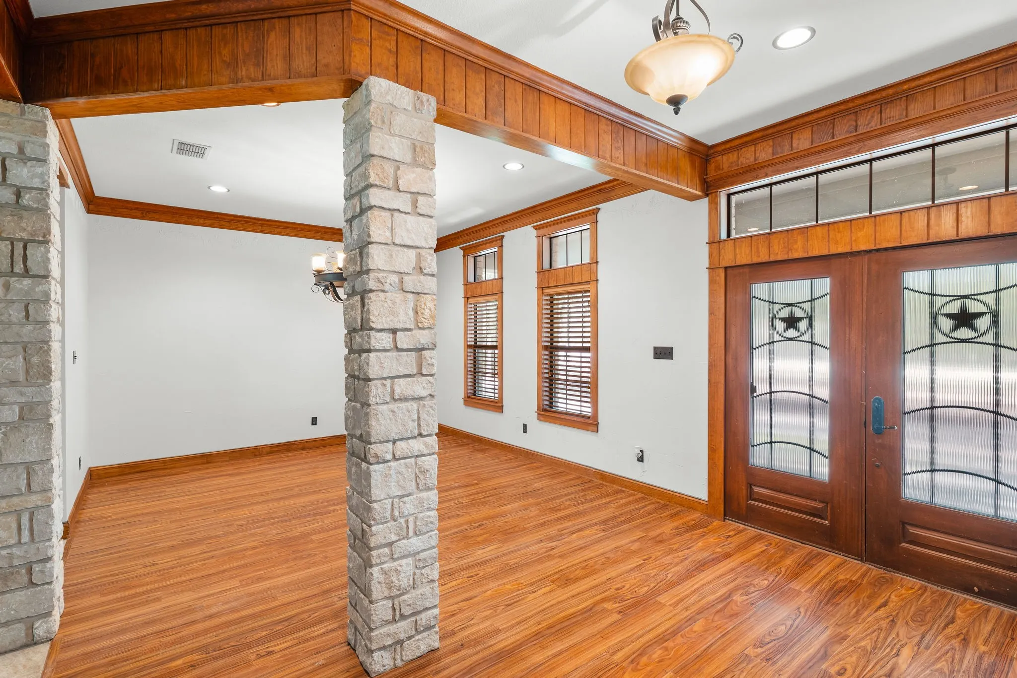 Single Family Residence For Sale in Mc Lennan County , 735 Winding Trail, Crawford, Texas 76638, 3 Bedrooms, 4 Bathrooms, 2 Garage spaces, 3,296 Sqft, built in 2004, Price $735,000, mls#21349493, Real Estate Agent in Crawford, Homes For Sale in Mc Lennan county, Homes For Sale in Crawford, Realtor in Crawford Texas, Real Estate Brokerage Independent Realty Texas, Luminita Cordes Realtor