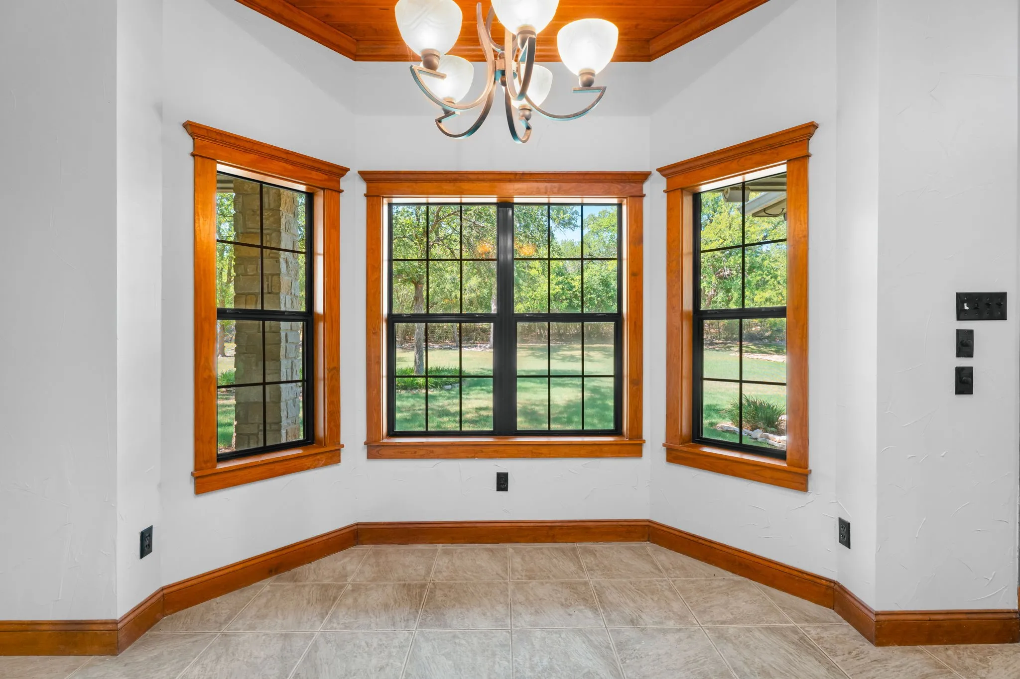 Single Family Residence For Sale in Mc Lennan County , 735 Winding Trail, Crawford, Texas 76638, 3 Bedrooms, 4 Bathrooms, 2 Garage spaces, 3,296 Sqft, built in 2004, Price $735,000, mls#21349493, Real Estate Agent in Crawford, Homes For Sale in Mc Lennan county, Homes For Sale in Crawford, Realtor in Crawford Texas, Real Estate Brokerage Independent Realty Texas, Luminita Cordes Realtor