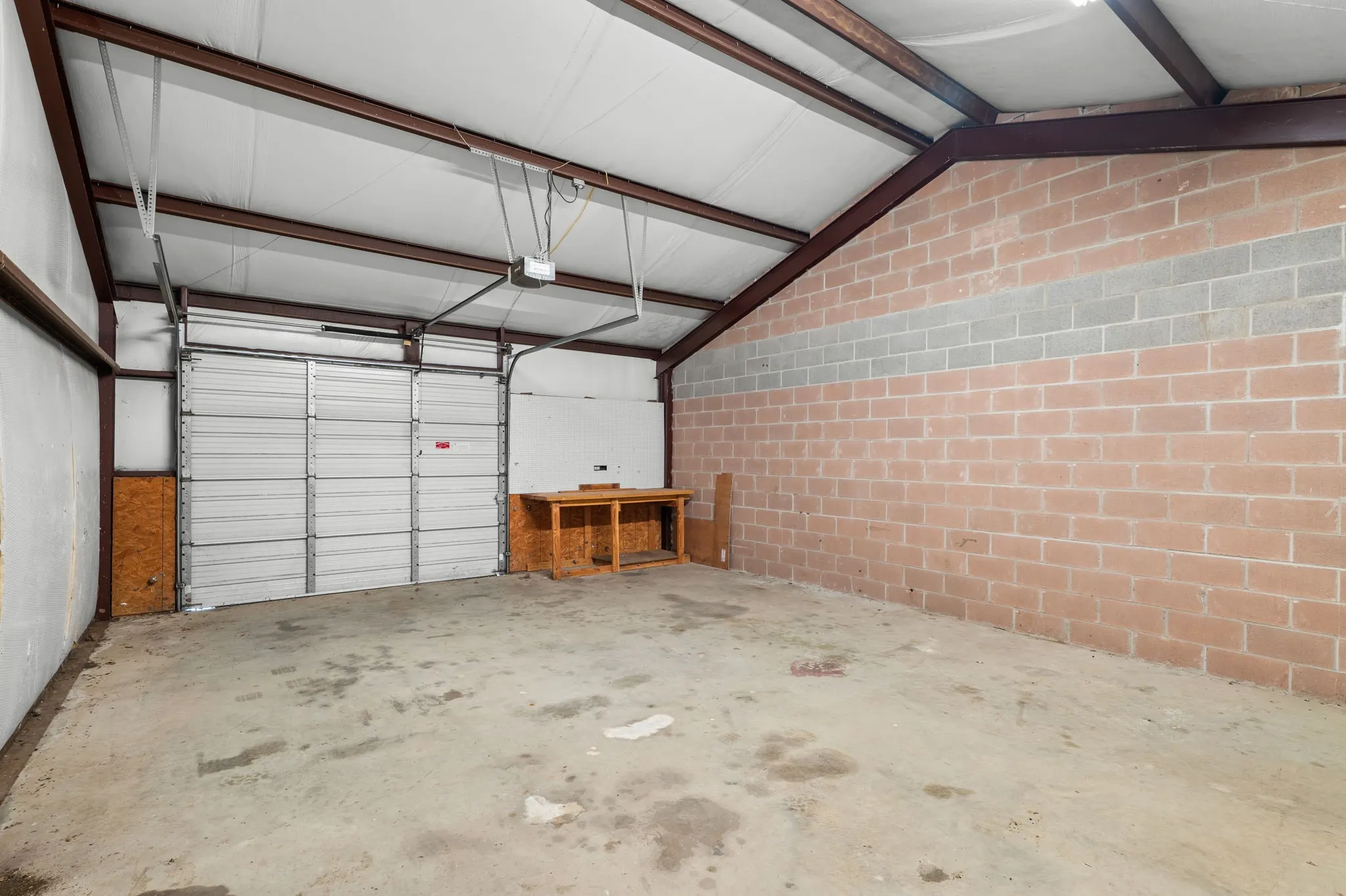 Single Family Residence For Sale in Mc Lennan County , 735 Winding Trail, Crawford, Texas 76638, 3 Bedrooms, 4 Bathrooms, 2 Garage spaces, 3,296 Sqft, built in 2004, Price $735,000, mls#21349493, Real Estate Agent in Crawford, Homes For Sale in Mc Lennan county, Homes For Sale in Crawford, Realtor in Crawford Texas, Real Estate Brokerage Independent Realty Texas, Luminita Cordes Realtor