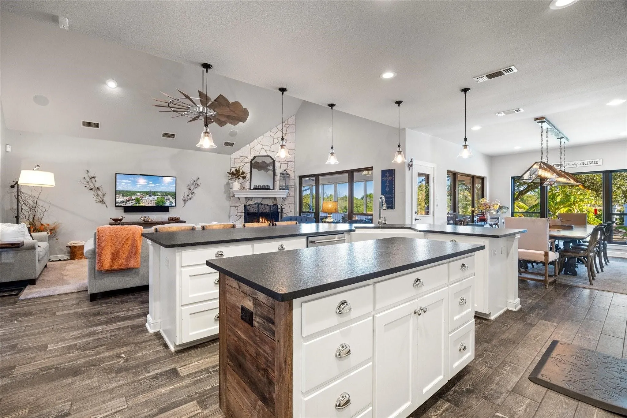 Single Family Residence For Sale in Somervell County , 2560 Shady Oaks Circle, Glen Rose, Texas 76043, 6 Bedrooms, 6 Bathrooms, Garage spaces, 4,254 Sqft, built in 2002, Price $1,795,000, mls#21349296, Real Estate Agent in Glen Rose, Homes For Sale in Somervell county, Homes For Sale in Glen Rose, Realtor in Glen Rose Texas, Real Estate Brokerage Independent Realty Texas, Luminita Cordes Realtor