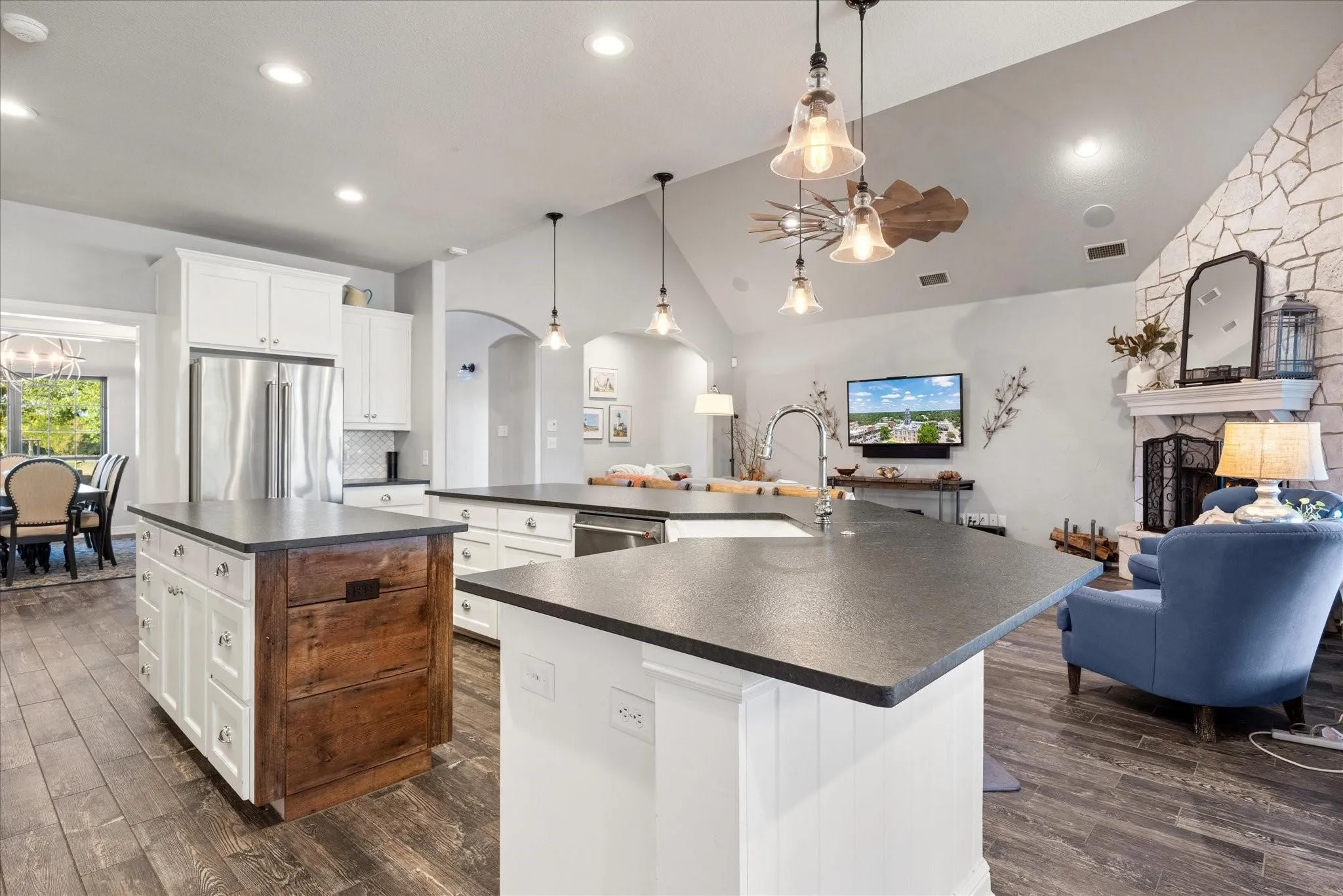 Single Family Residence For Sale in Somervell County , 2560 Shady Oaks Circle, Glen Rose, Texas 76043, 6 Bedrooms, 6 Bathrooms, Garage spaces, 4,254 Sqft, built in 2002, Price $1,795,000, mls#21349296, Real Estate Agent in Glen Rose, Homes For Sale in Somervell county, Homes For Sale in Glen Rose, Realtor in Glen Rose Texas, Real Estate Brokerage Independent Realty Texas, Luminita Cordes Realtor