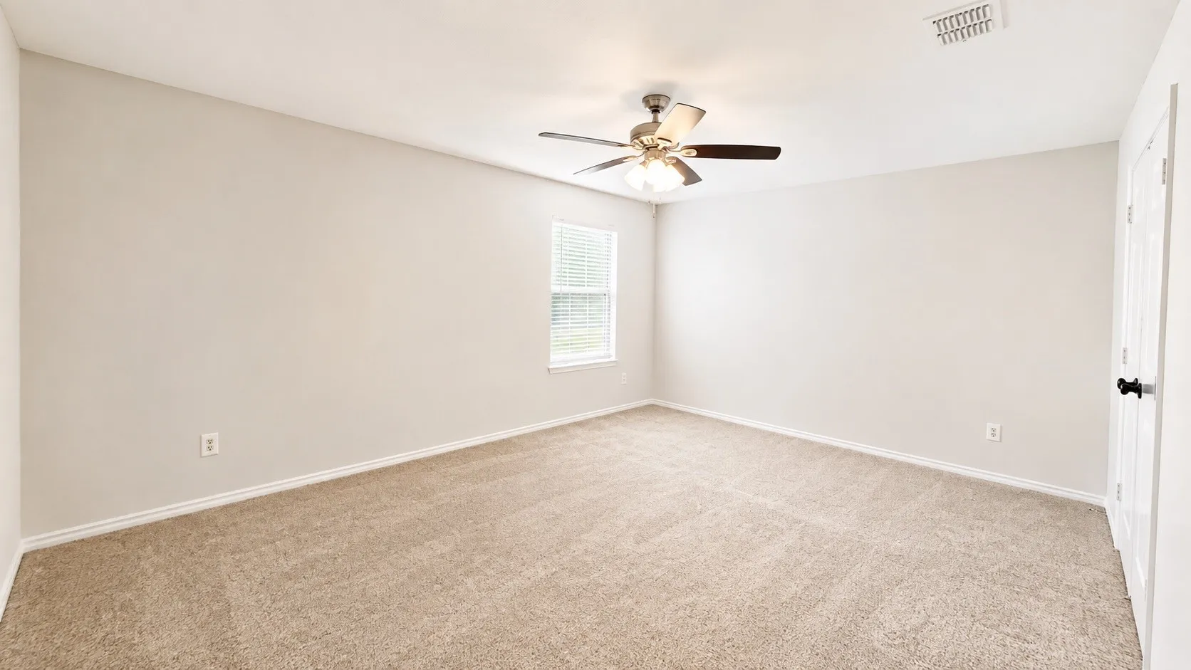 Single Family Residence For Sale in Tarrant County , 8708 Saddle Ridge Circle, Fort Worth, Texas 76123, 4 Bedroom, 3 Bathroom, 2 Garage spaces, 2,484 Sqft, built in 1999, mls#21347621, Real Estate Agent in Fort Worth, Homes For Sale in Tarrant county, Homes For Sale in Fort Worth, Realtor in Fort Worth Texas, Real Estate Brokerage Independent Realty Texas, Luminita Cordes Realtor