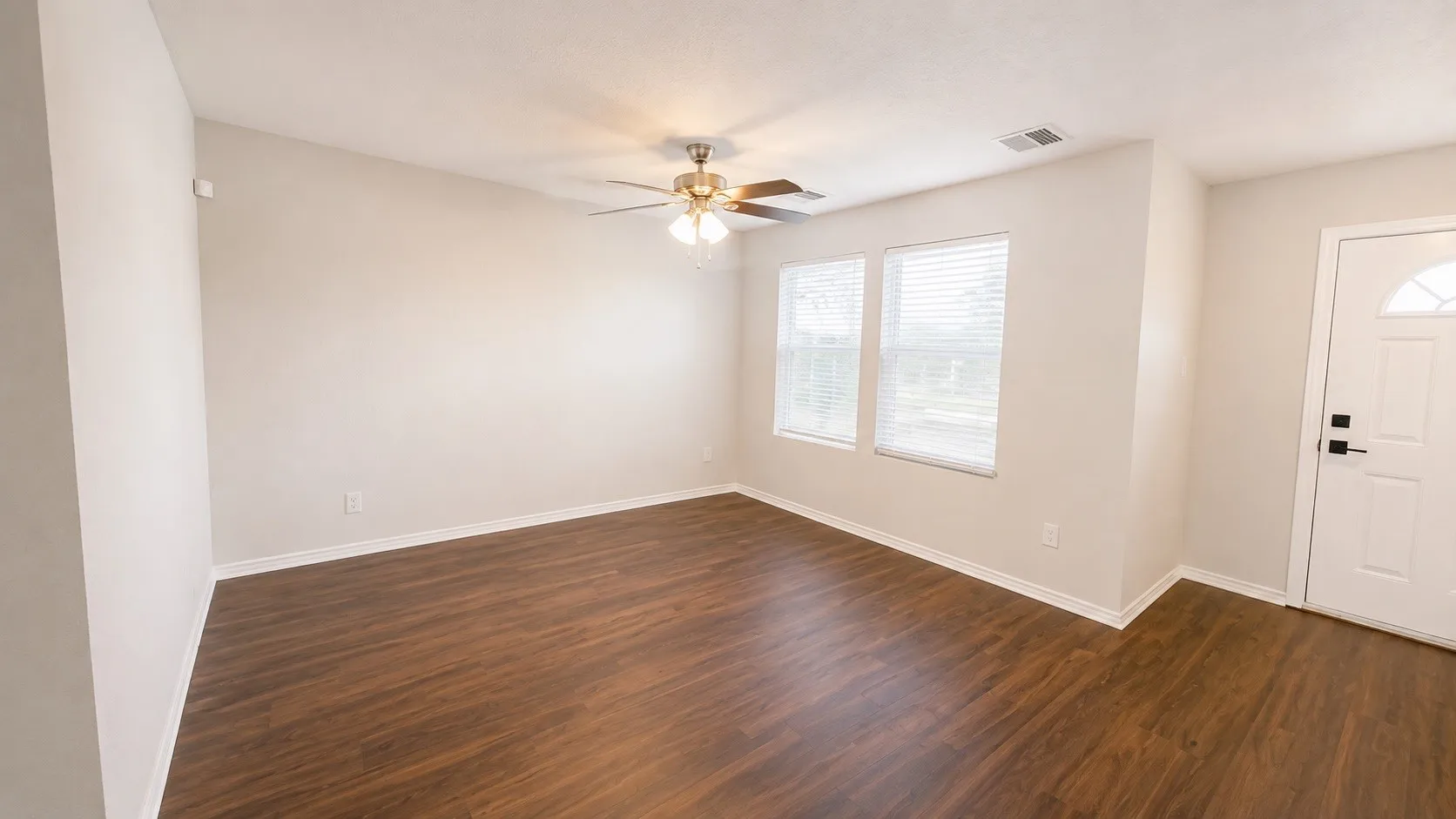 Single Family Residence For Sale in Tarrant County , 8708 Saddle Ridge Circle, Fort Worth, Texas 76123, 4 Bedroom, 3 Bathroom, 2 Garage spaces, 2,484 Sqft, built in 1999, mls#21347621, Real Estate Agent in Fort Worth, Homes For Sale in Tarrant county, Homes For Sale in Fort Worth, Realtor in Fort Worth Texas, Real Estate Brokerage Independent Realty Texas, Luminita Cordes Realtor