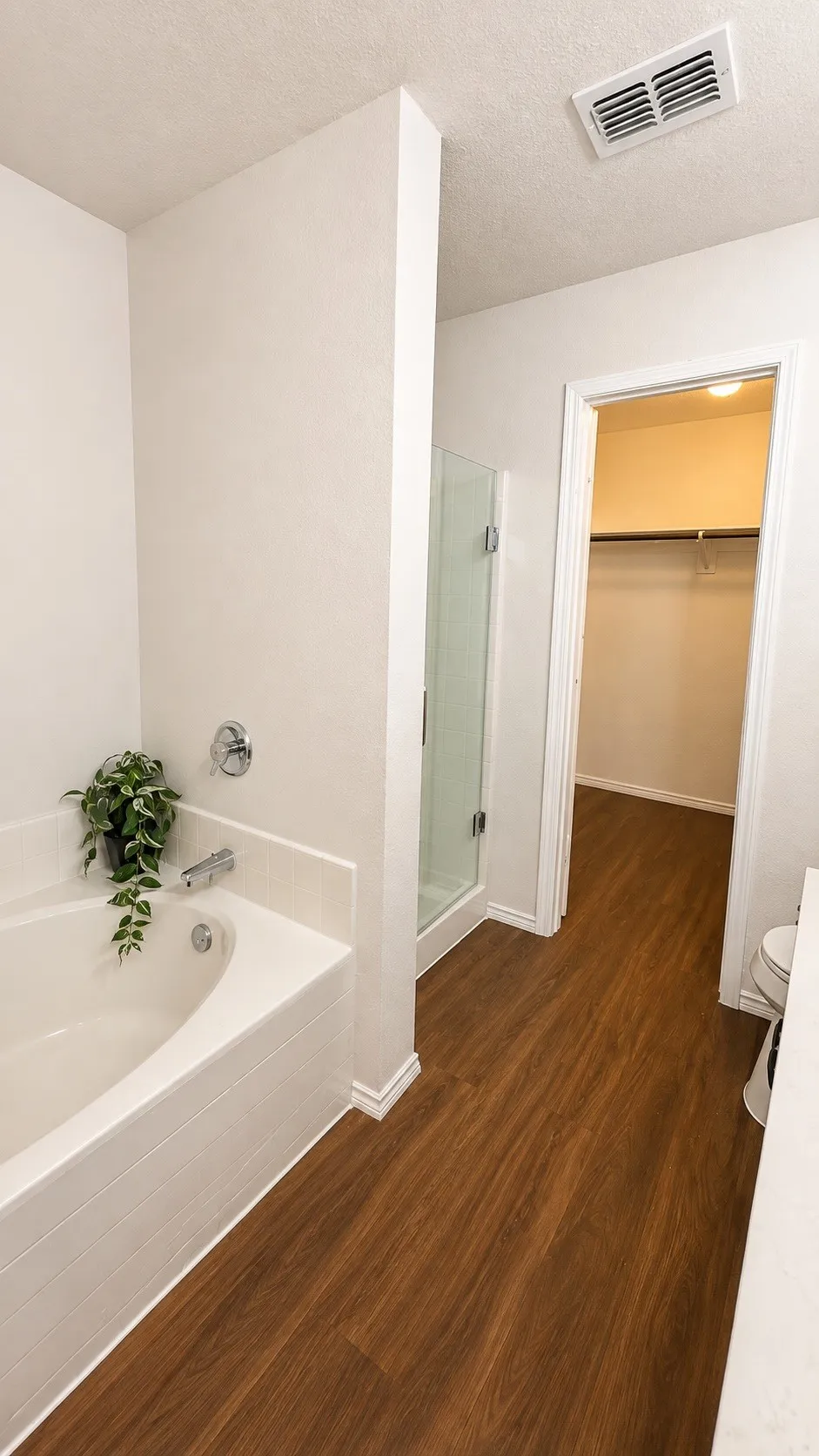 Single Family Residence For Sale in Tarrant County , 8708 Saddle Ridge Circle, Fort Worth, Texas 76123, 4 Bedroom, 3 Bathroom, 2 Garage spaces, 2,484 Sqft, built in 1999, mls#21347621, Real Estate Agent in Fort Worth, Homes For Sale in Tarrant county, Homes For Sale in Fort Worth, Realtor in Fort Worth Texas, Real Estate Brokerage Independent Realty Texas, Luminita Cordes Realtor
