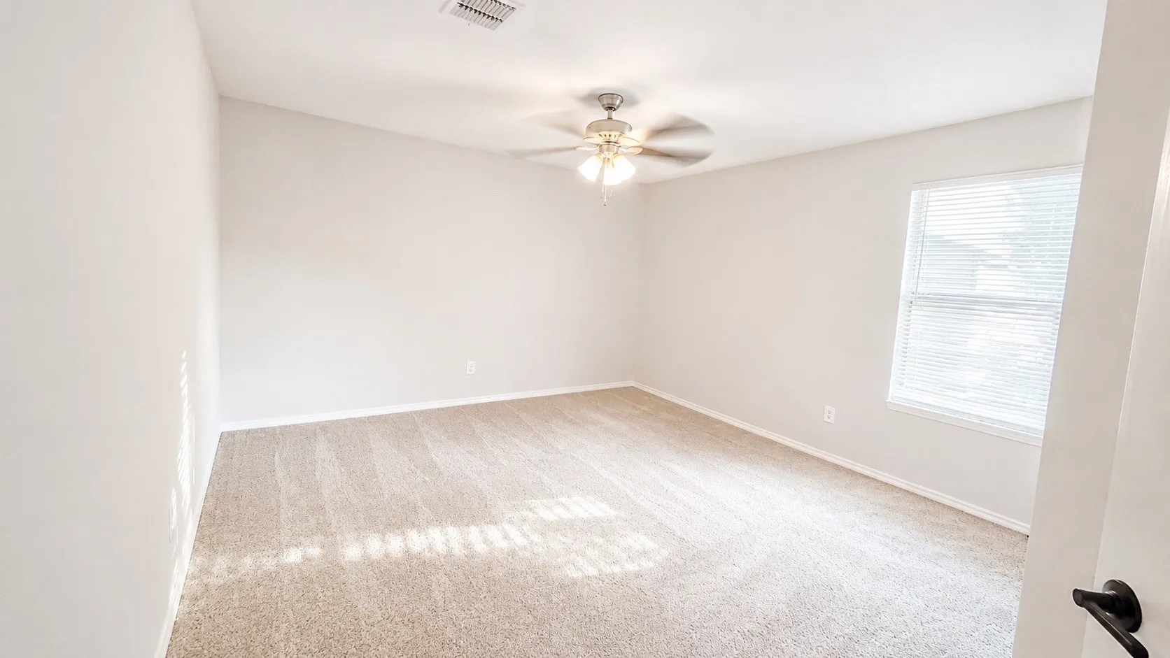 Single Family Residence For Sale in Tarrant County , 8708 Saddle Ridge Circle, Fort Worth, Texas 76123, 4 Bedroom, 3 Bathroom, 2 Garage spaces, 2,484 Sqft, built in 1999, mls#21347621, Real Estate Agent in Fort Worth, Homes For Sale in Tarrant county, Homes For Sale in Fort Worth, Realtor in Fort Worth Texas, Real Estate Brokerage Independent Realty Texas, Luminita Cordes Realtor