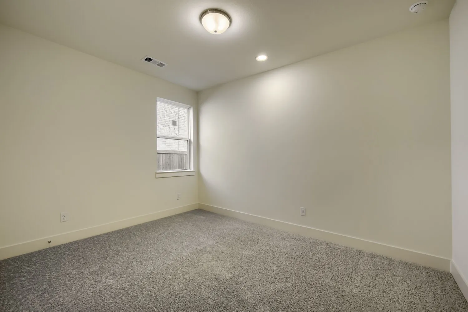 Recessed lighting, wall-mounted light fixture, neutral wall color, single window, and carpeted flooring