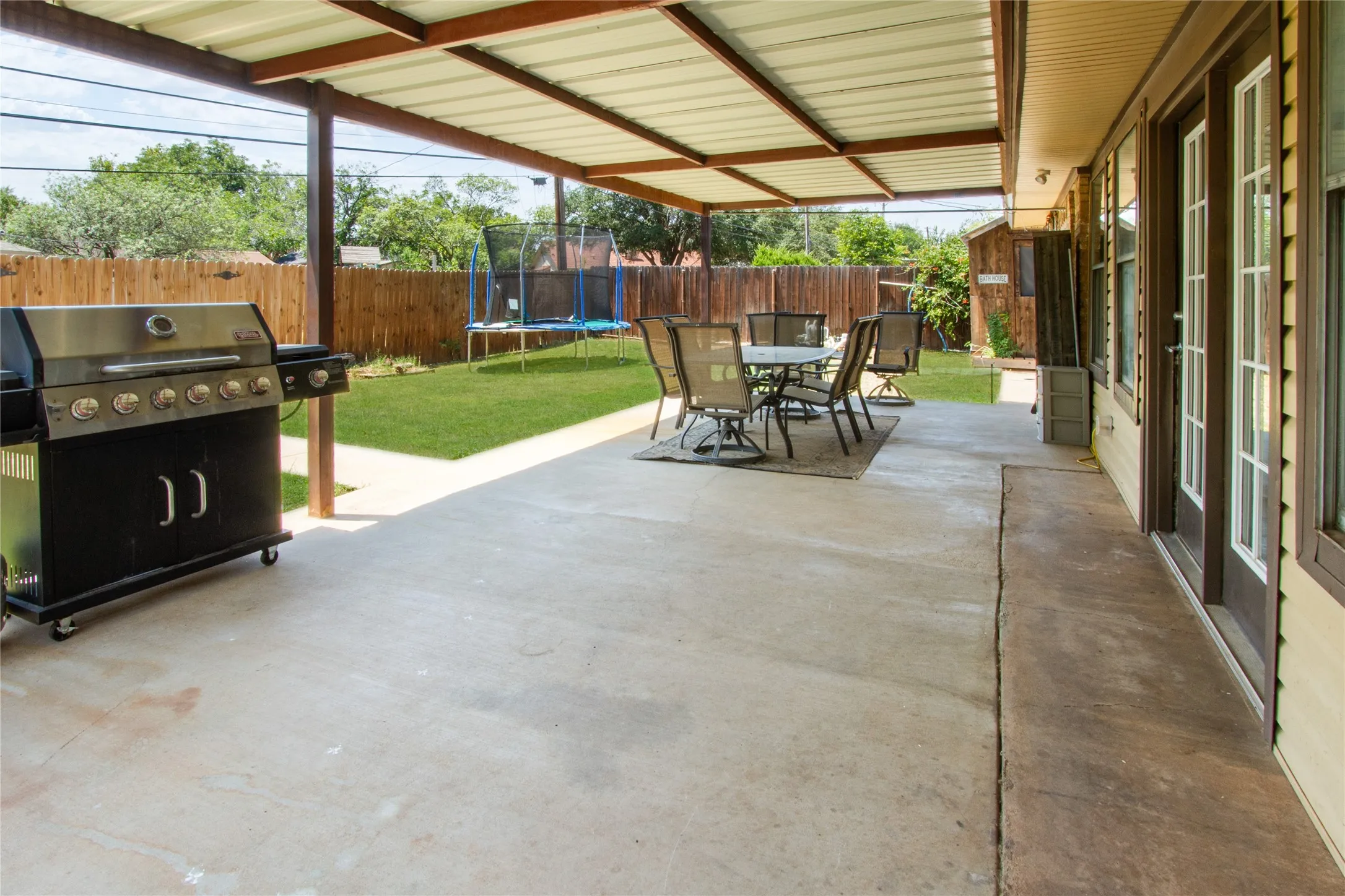 Single Family Residence For Sale in Taylor County , 3009 Gilmer Avenue, Abilene, Texas 79606, 4 Bedroom, 2 Bathroom, 2 Garage spaces, 2,277 Sqft, built in 1978, mls#21349591, Real Estate Agent in Abilene, Homes For Sale in Taylor county, Homes For Sale in Abilene, Realtor in Abilene Texas, Real Estate Brokerage Independent Realty Texas, Luminita Cordes Realtor