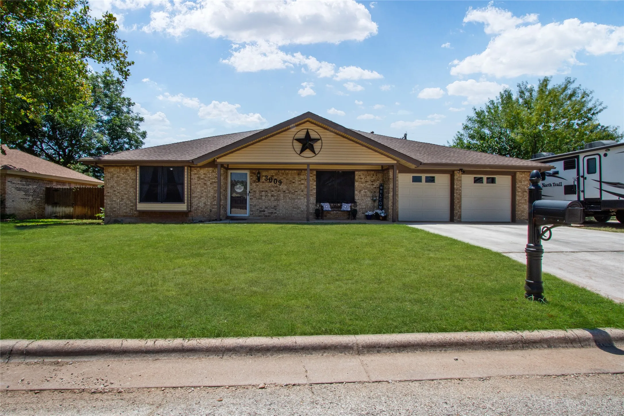Single Family Residence For Sale in Taylor County , 3009 Gilmer Avenue, Abilene, Texas 79606, 4 Bedroom, 2 Bathroom, 2 Garage spaces, 2,277 Sqft, built in 1978, mls#21349591, Real Estate Agent in Abilene, Homes For Sale in Taylor county, Homes For Sale in Abilene, Realtor in Abilene Texas, Real Estate Brokerage Independent Realty Texas, Luminita Cordes Realtor