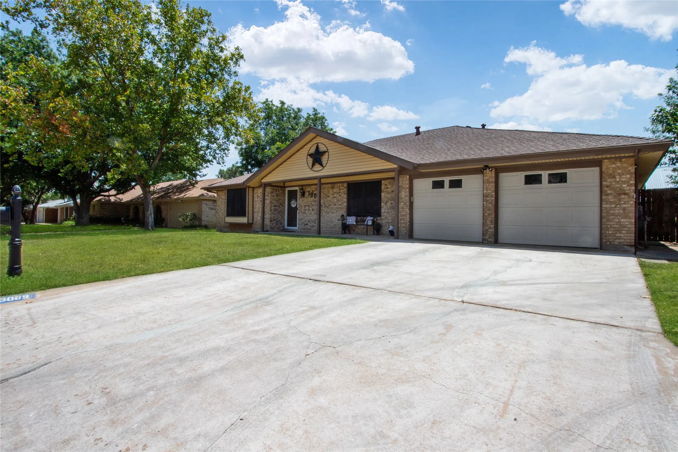 Single Family Residence For Sale in Taylor County , 3009 Gilmer Avenue, Abilene, Texas 79606, 4 Bedroom, 2 Bathroom, 2 Garage spaces, 2,277 Sqft, built in 1978, mls#21349591, Real Estate Agent in Abilene, Homes For Sale in Taylor county, Homes For Sale in Abilene, Realtor in Abilene Texas, Real Estate Brokerage Independent Realty Texas, Luminita Cordes Realtor