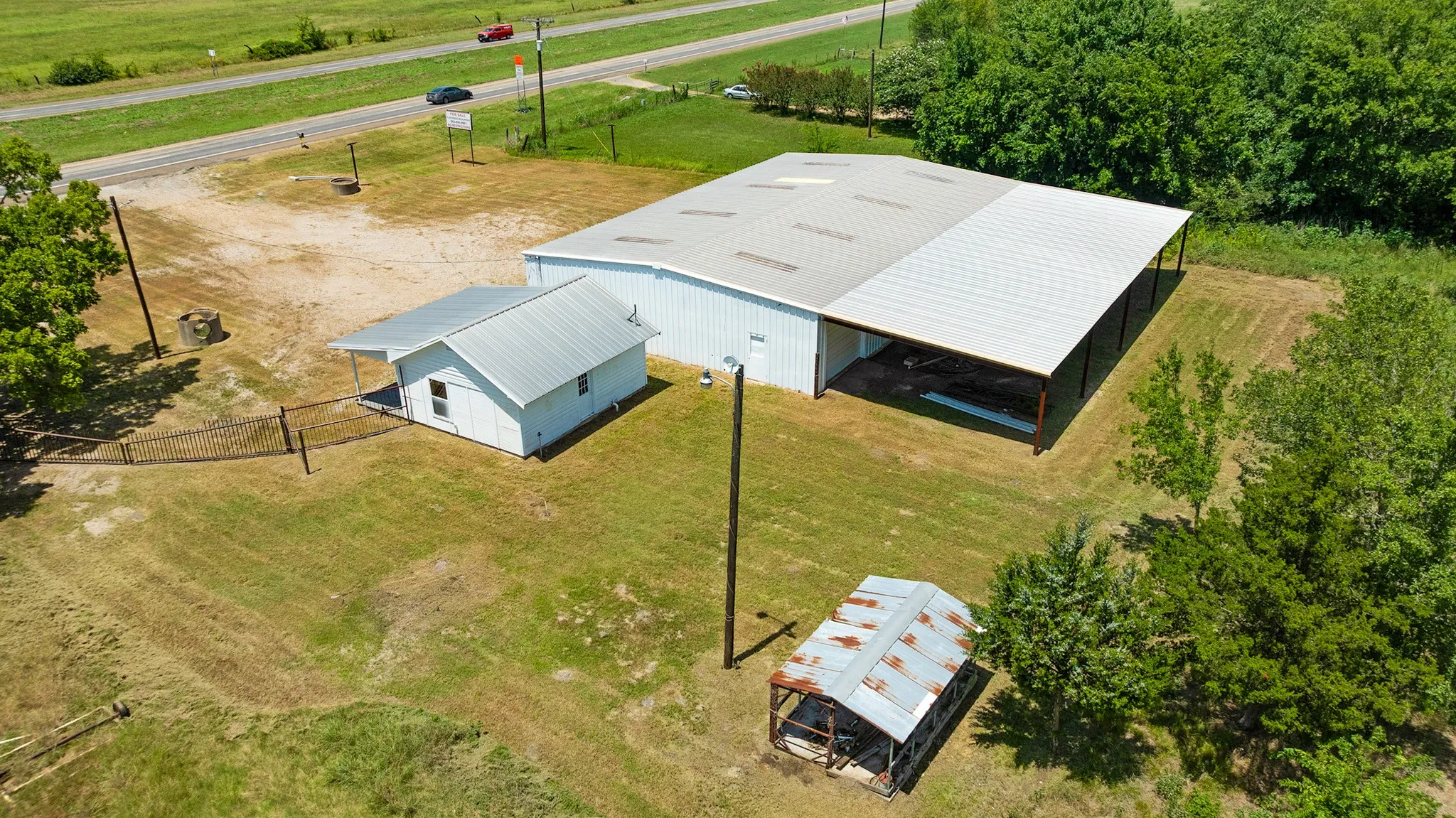 Warehouse For Sale in Lamar County , 2107 S 19 & 24 Highway, Paris, Texas 75462, 0, 0, Garage spaces, 0 Sqft, built in 1995, mls#21349841, Real Estate Agent in Paris, Homes For Sale in Lamar county, Homes For Sale in Paris, Realtor in Paris Texas, Real Estate Brokerage Independent Realty Texas, Luminita Cordes Realtor