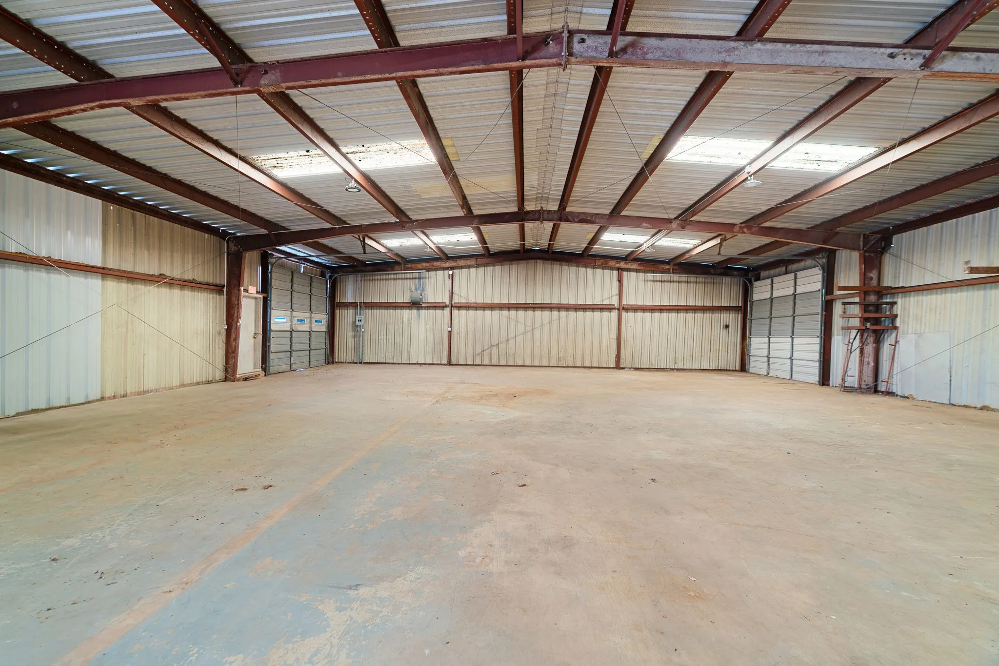 Warehouse For Sale in Lamar County , 2107 S 19 & 24 Highway, Paris, Texas 75462, 0, 0, Garage spaces, 0 Sqft, built in 1995, mls#21349841, Real Estate Agent in Paris, Homes For Sale in Lamar county, Homes For Sale in Paris, Realtor in Paris Texas, Real Estate Brokerage Independent Realty Texas, Luminita Cordes Realtor