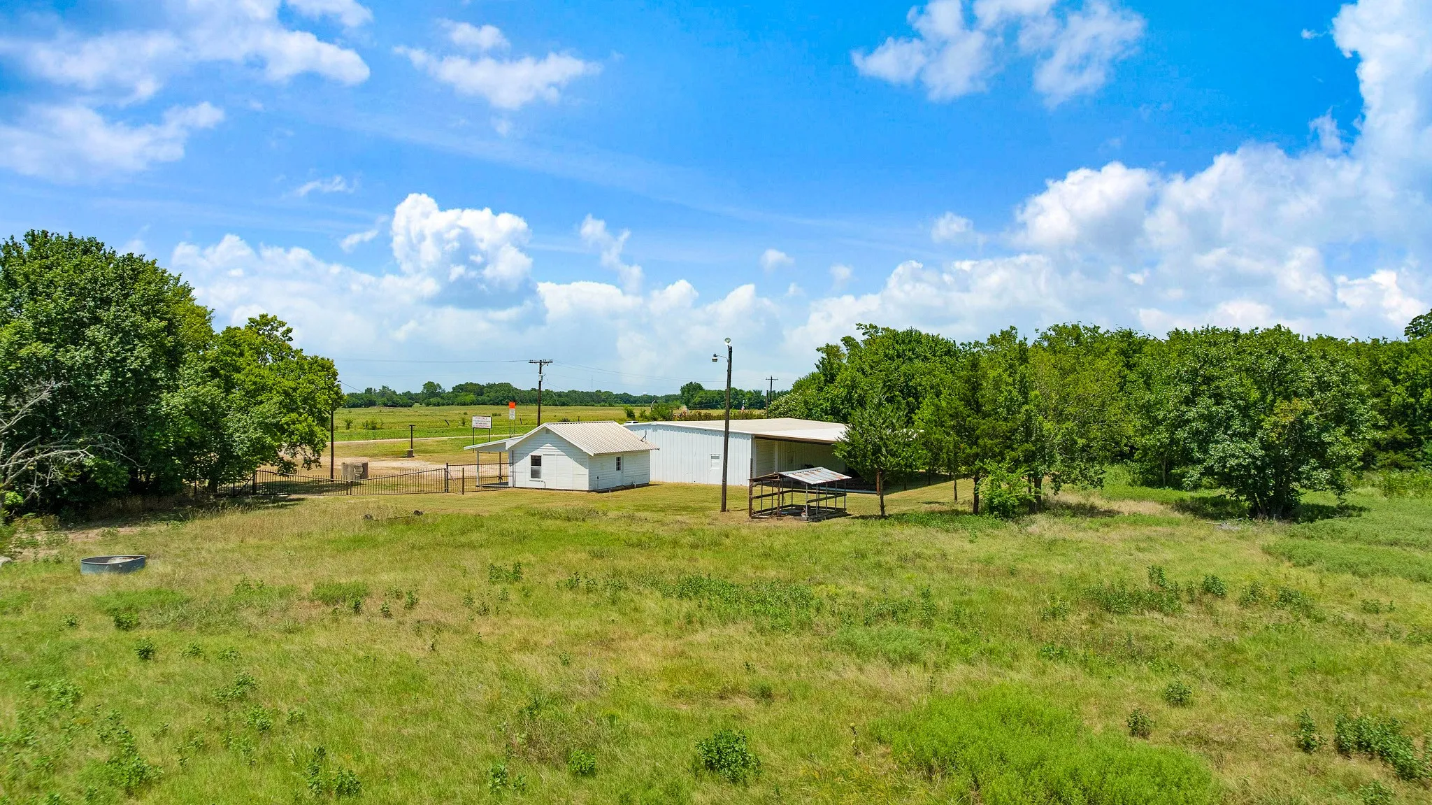 Warehouse For Sale in Lamar County , 2107 S 19 & 24 Highway, Paris, Texas 75462, 0, 0, Garage spaces, 0 Sqft, built in 1995, mls#21349841, Real Estate Agent in Paris, Homes For Sale in Lamar county, Homes For Sale in Paris, Realtor in Paris Texas, Real Estate Brokerage Independent Realty Texas, Luminita Cordes Realtor