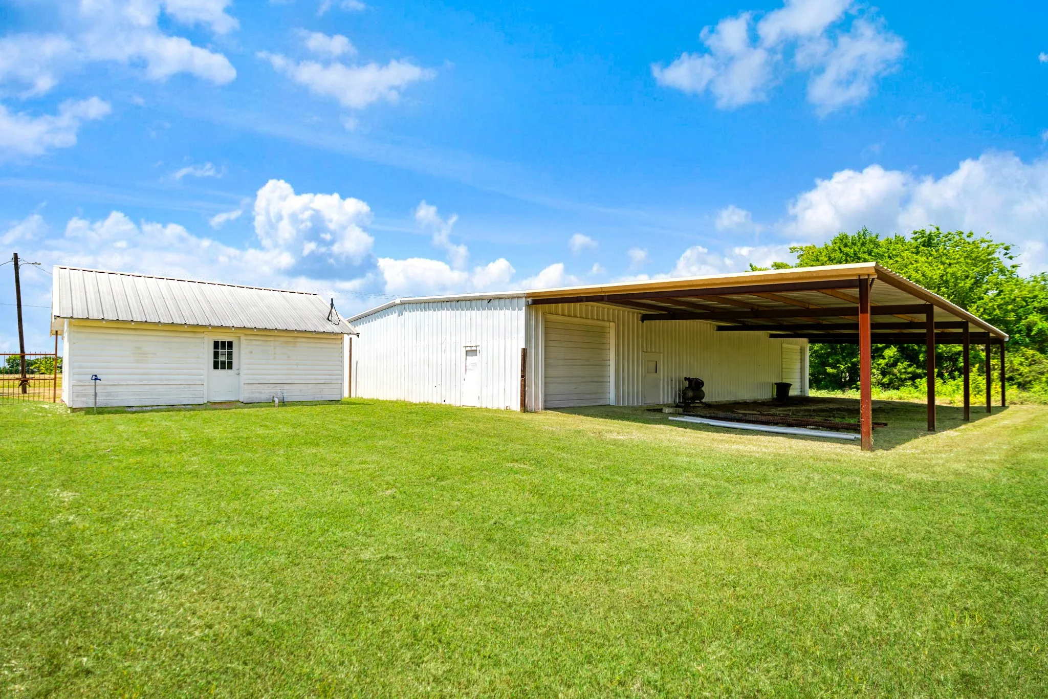 Warehouse For Sale in Lamar County , 2107 S 19 & 24 Highway, Paris, Texas 75462, 0, 0, Garage spaces, 0 Sqft, built in 1995, mls#21349841, Real Estate Agent in Paris, Homes For Sale in Lamar county, Homes For Sale in Paris, Realtor in Paris Texas, Real Estate Brokerage Independent Realty Texas, Luminita Cordes Realtor