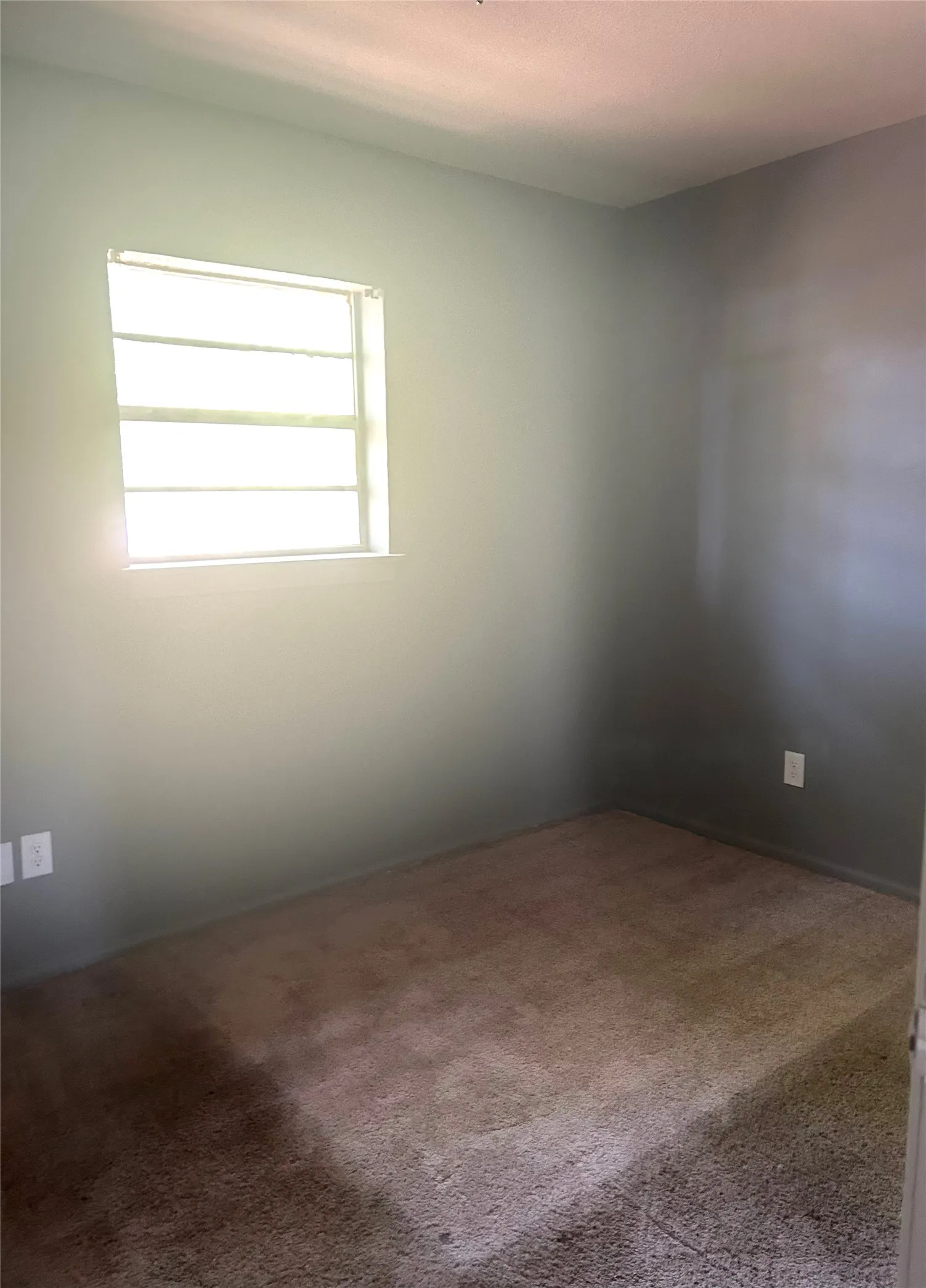 Single Family Residence For Sale in Tarrant County , 1355 Glen Garden Drive, Fort Worth, Texas 76104, 3 Bedroom, 2 Bathroom, Garage spaces, 1,412 Sqft, built in 1950, mls#21349871, Real Estate Agent in Fort Worth, Homes For Sale in Tarrant county, Homes For Sale in Fort Worth, Realtor in Fort Worth Texas, Real Estate Brokerage Independent Realty Texas, Luminita Cordes Realtor