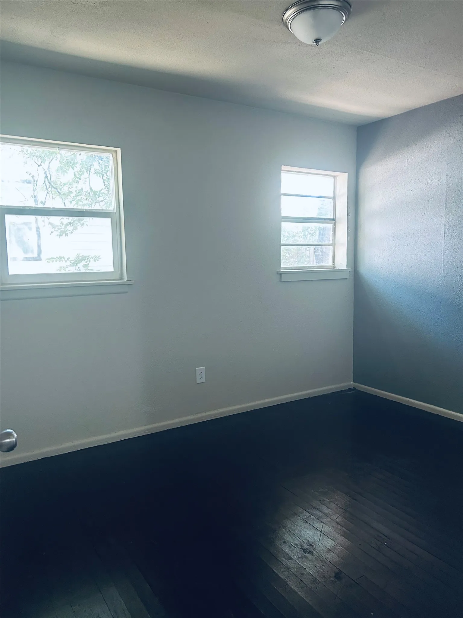 Single Family Residence For Sale in Tarrant County , 1355 Glen Garden Drive, Fort Worth, Texas 76104, 3 Bedroom, 2 Bathroom, Garage spaces, 1,412 Sqft, built in 1950, mls#21349871, Real Estate Agent in Fort Worth, Homes For Sale in Tarrant county, Homes For Sale in Fort Worth, Realtor in Fort Worth Texas, Real Estate Brokerage Independent Realty Texas, Luminita Cordes Realtor