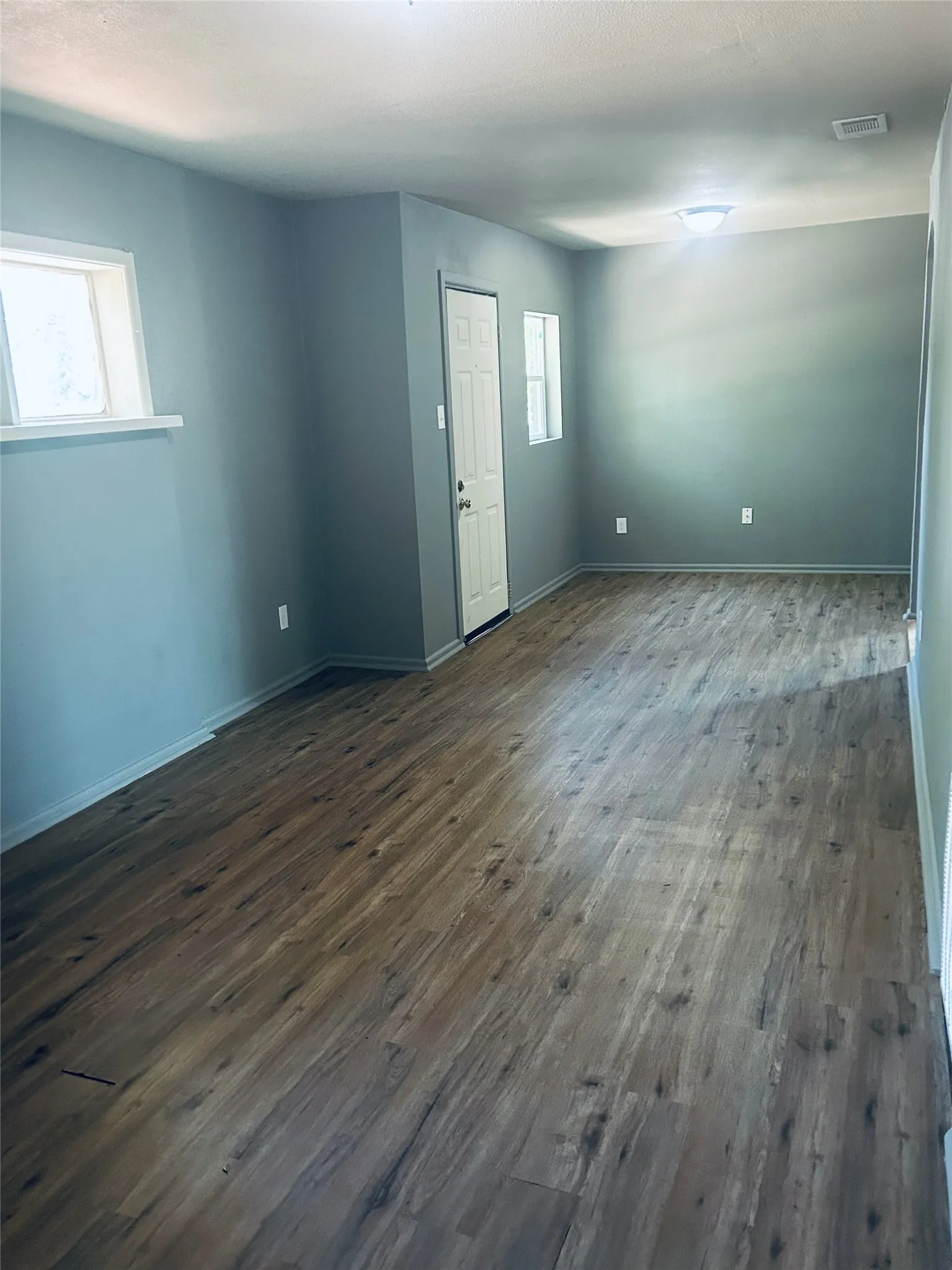 Single Family Residence For Sale in Tarrant County , 1355 Glen Garden Drive, Fort Worth, Texas 76104, 3 Bedroom, 2 Bathroom, Garage spaces, 1,412 Sqft, built in 1950, mls#21349871, Real Estate Agent in Fort Worth, Homes For Sale in Tarrant county, Homes For Sale in Fort Worth, Realtor in Fort Worth Texas, Real Estate Brokerage Independent Realty Texas, Luminita Cordes Realtor