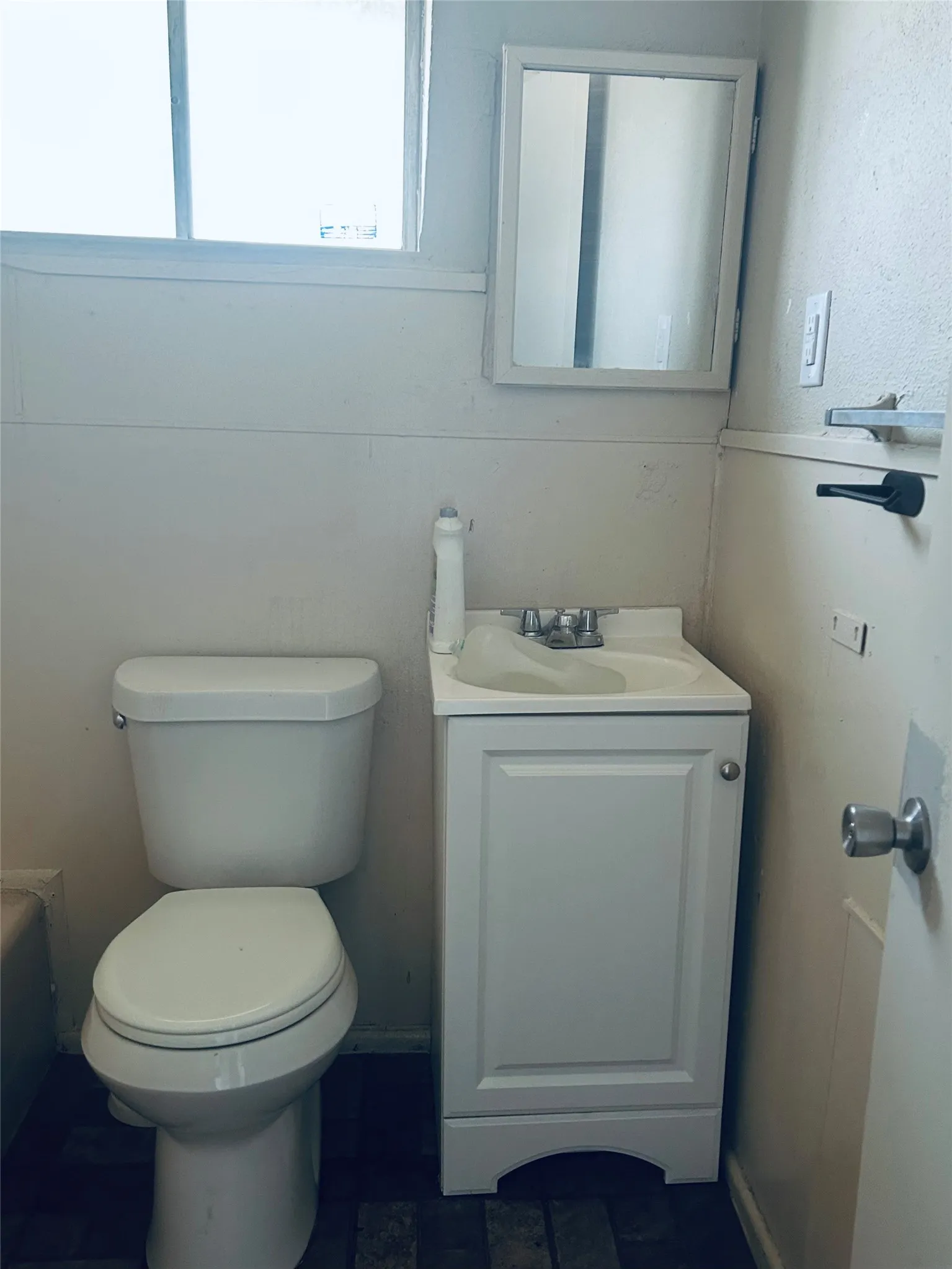 Single Family Residence For Sale in Tarrant County , 1355 Glen Garden Drive, Fort Worth, Texas 76104, 3 Bedroom, 2 Bathroom, Garage spaces, 1,412 Sqft, built in 1950, mls#21349871, Real Estate Agent in Fort Worth, Homes For Sale in Tarrant county, Homes For Sale in Fort Worth, Realtor in Fort Worth Texas, Real Estate Brokerage Independent Realty Texas, Luminita Cordes Realtor