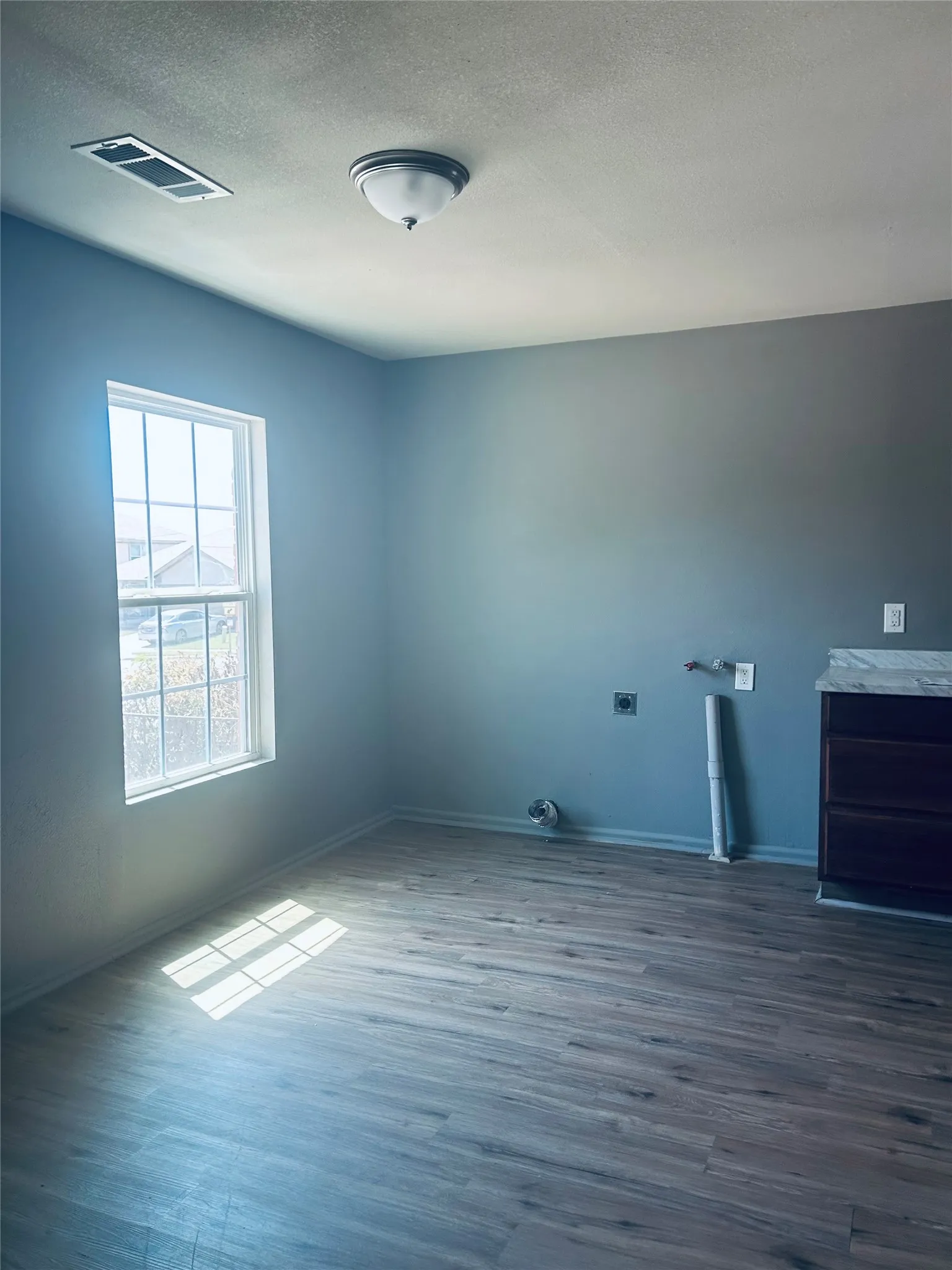 Single Family Residence For Sale in Tarrant County , 1355 Glen Garden Drive, Fort Worth, Texas 76104, 3 Bedroom, 2 Bathroom, Garage spaces, 1,412 Sqft, built in 1950, mls#21349871, Real Estate Agent in Fort Worth, Homes For Sale in Tarrant county, Homes For Sale in Fort Worth, Realtor in Fort Worth Texas, Real Estate Brokerage Independent Realty Texas, Luminita Cordes Realtor