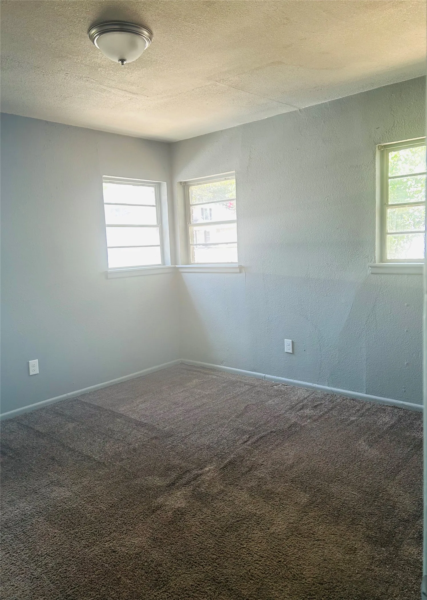 Single Family Residence For Sale in Tarrant County , 1355 Glen Garden Drive, Fort Worth, Texas 76104, 3 Bedroom, 2 Bathroom, Garage spaces, 1,412 Sqft, built in 1950, mls#21349871, Real Estate Agent in Fort Worth, Homes For Sale in Tarrant county, Homes For Sale in Fort Worth, Realtor in Fort Worth Texas, Real Estate Brokerage Independent Realty Texas, Luminita Cordes Realtor