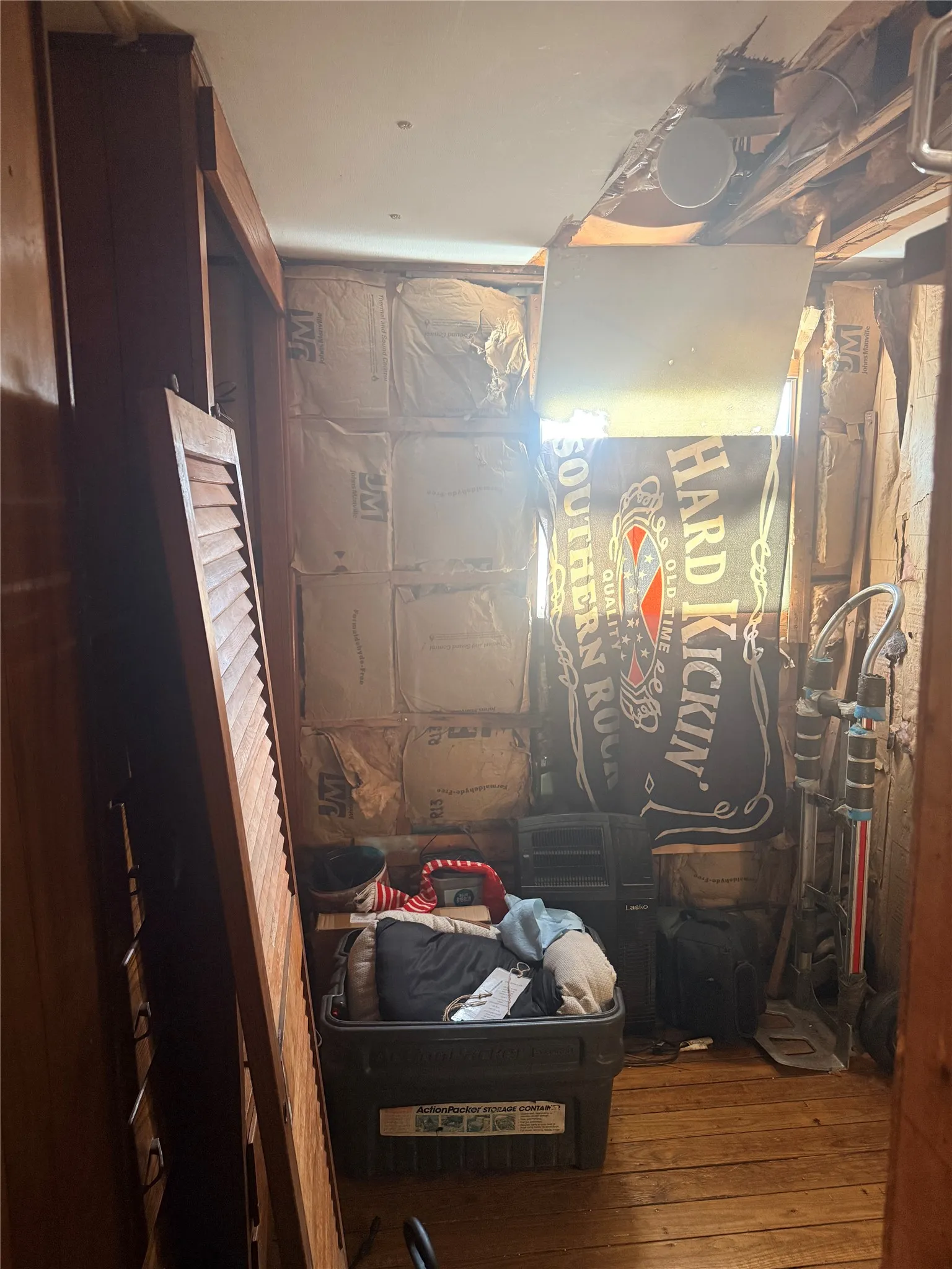 Mobile Home For Sale in Henderson County , 405 Sunset Drive, Tool, Texas 75143, 1 Bedroom, 1 Bathroom, Garage spaces, 480 Sqft, built in 1988, mls#21349877, Real Estate Agent in Tool, Homes For Sale in Henderson county, Homes For Sale in Tool, Realtor in Tool Texas, Real Estate Brokerage Independent Realty Texas, Luminita Cordes Realtor