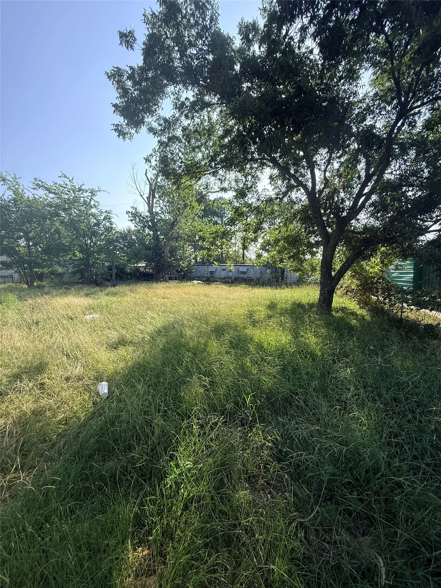 Mobile Home For Sale in Henderson County , 405 Sunset Drive, Tool, Texas 75143, 1 Bedroom, 1 Bathroom, Garage spaces, 480 Sqft, built in 1988, mls#21349877, Real Estate Agent in Tool, Homes For Sale in Henderson county, Homes For Sale in Tool, Realtor in Tool Texas, Real Estate Brokerage Independent Realty Texas, Luminita Cordes Realtor