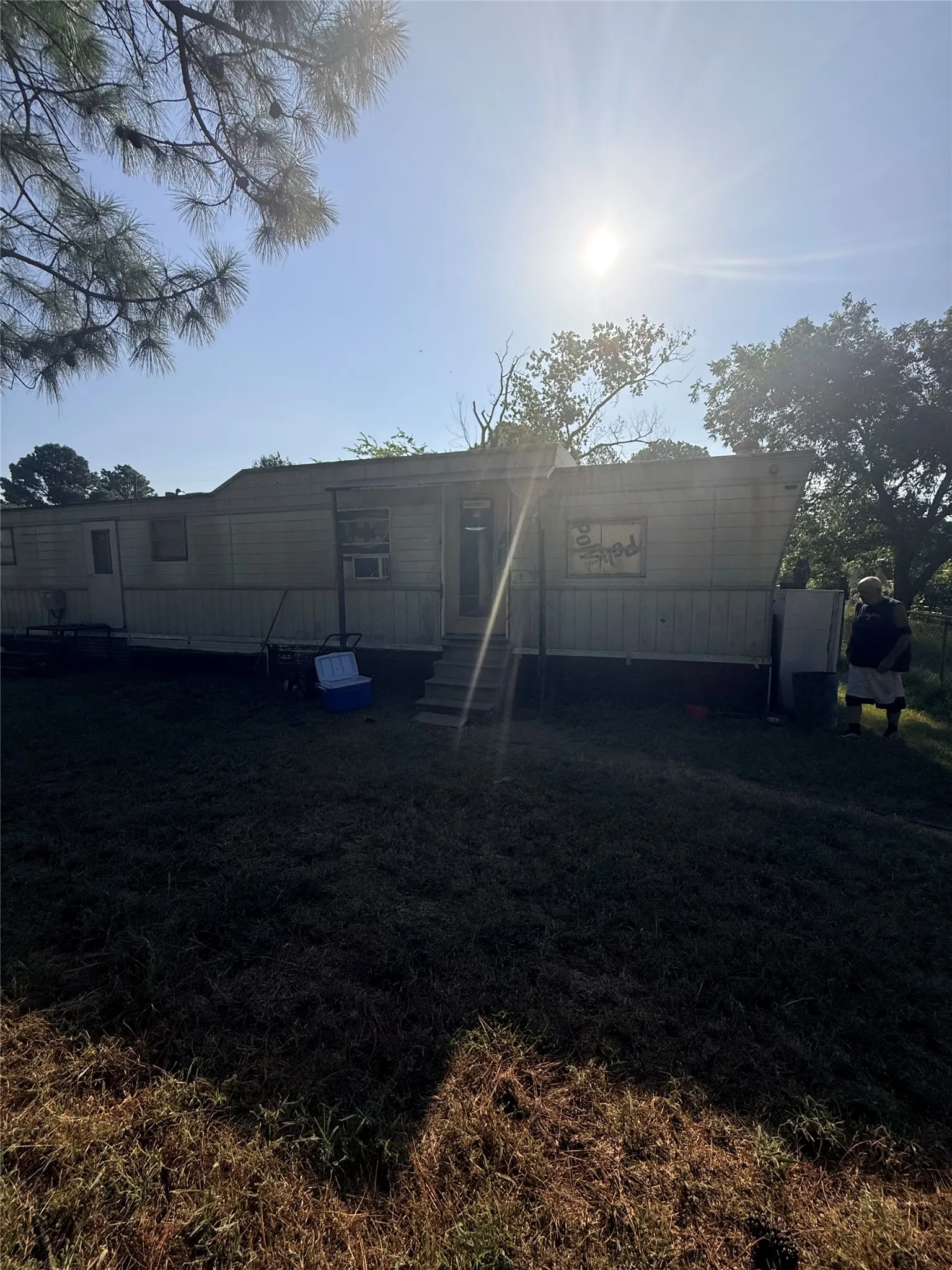Mobile Home For Sale in Henderson County , 405 Sunset Drive, Tool, Texas 75143, 1 Bedroom, 1 Bathroom, Garage spaces, 480 Sqft, built in 1988, mls#21349877, Real Estate Agent in Tool, Homes For Sale in Henderson county, Homes For Sale in Tool, Realtor in Tool Texas, Real Estate Brokerage Independent Realty Texas, Luminita Cordes Realtor