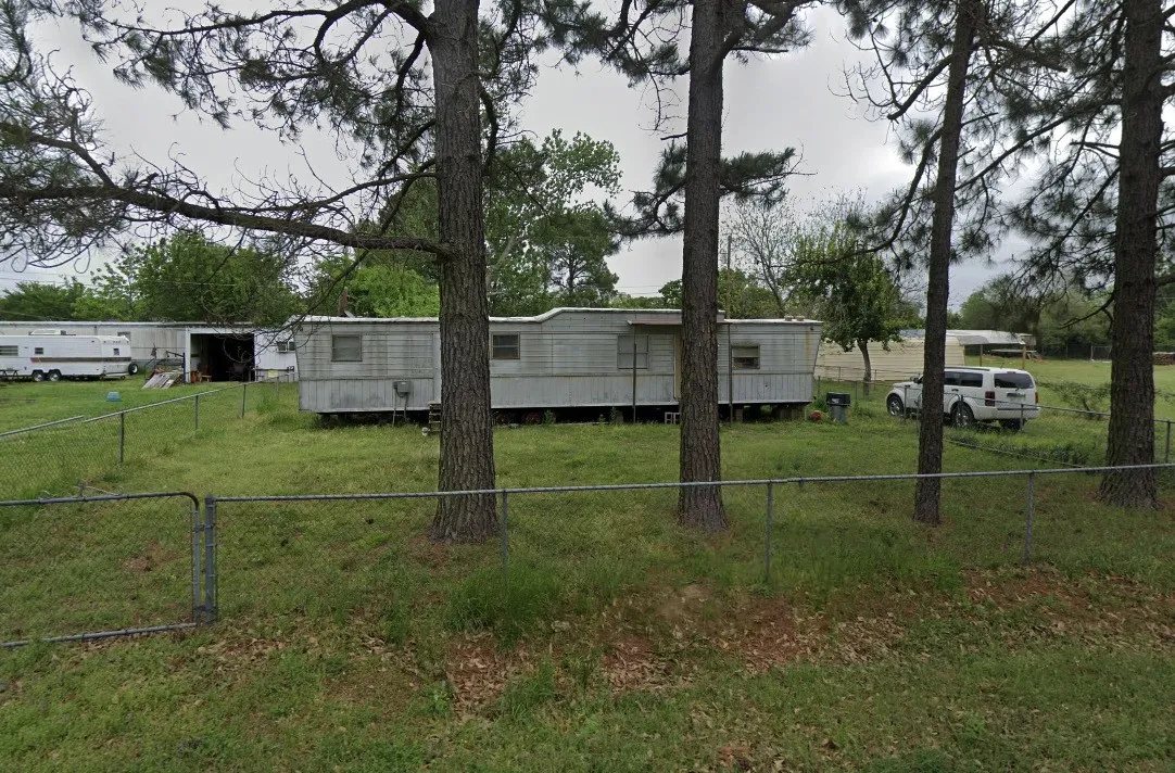 Mobile Home For Sale in Henderson County , 405 Sunset Drive, Tool, Texas 75143, 1 Bedroom, 1 Bathroom, Garage spaces, 480 Sqft, built in 1988, mls#21349877, Real Estate Agent in Tool, Homes For Sale in Henderson county, Homes For Sale in Tool, Realtor in Tool Texas, Real Estate Brokerage Independent Realty Texas, Luminita Cordes Realtor