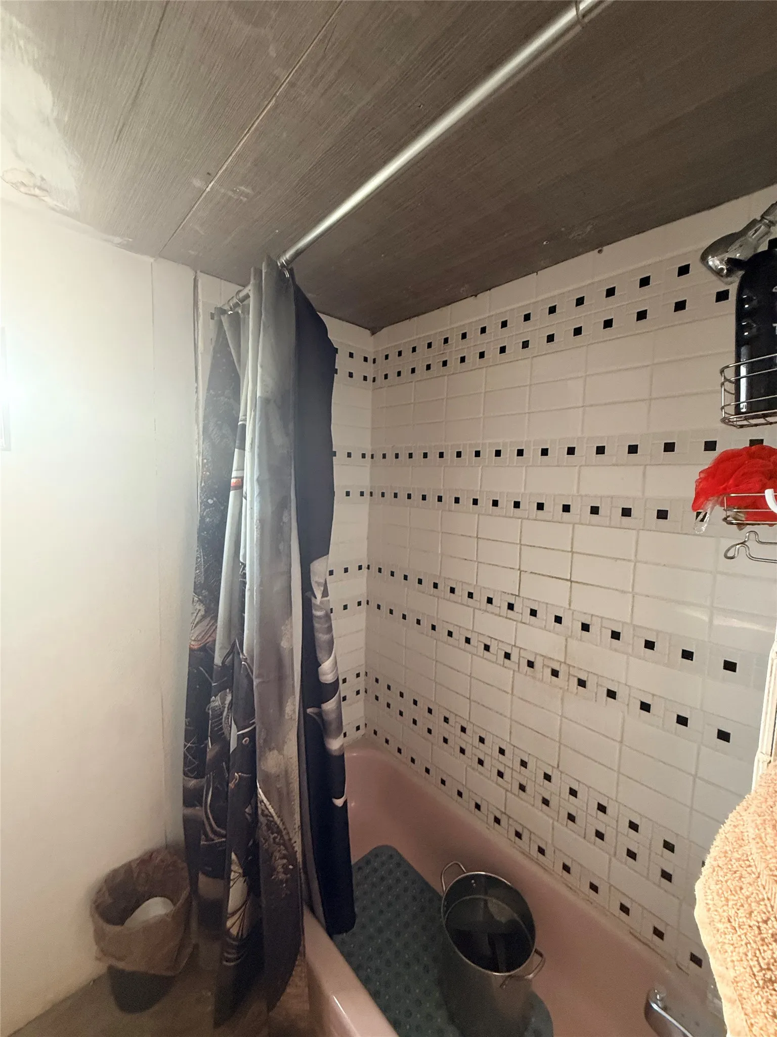 Mobile Home For Sale in Henderson County , 405 Sunset Drive, Tool, Texas 75143, 1 Bedroom, 1 Bathroom, Garage spaces, 480 Sqft, built in 1988, mls#21349877, Real Estate Agent in Tool, Homes For Sale in Henderson county, Homes For Sale in Tool, Realtor in Tool Texas, Real Estate Brokerage Independent Realty Texas, Luminita Cordes Realtor