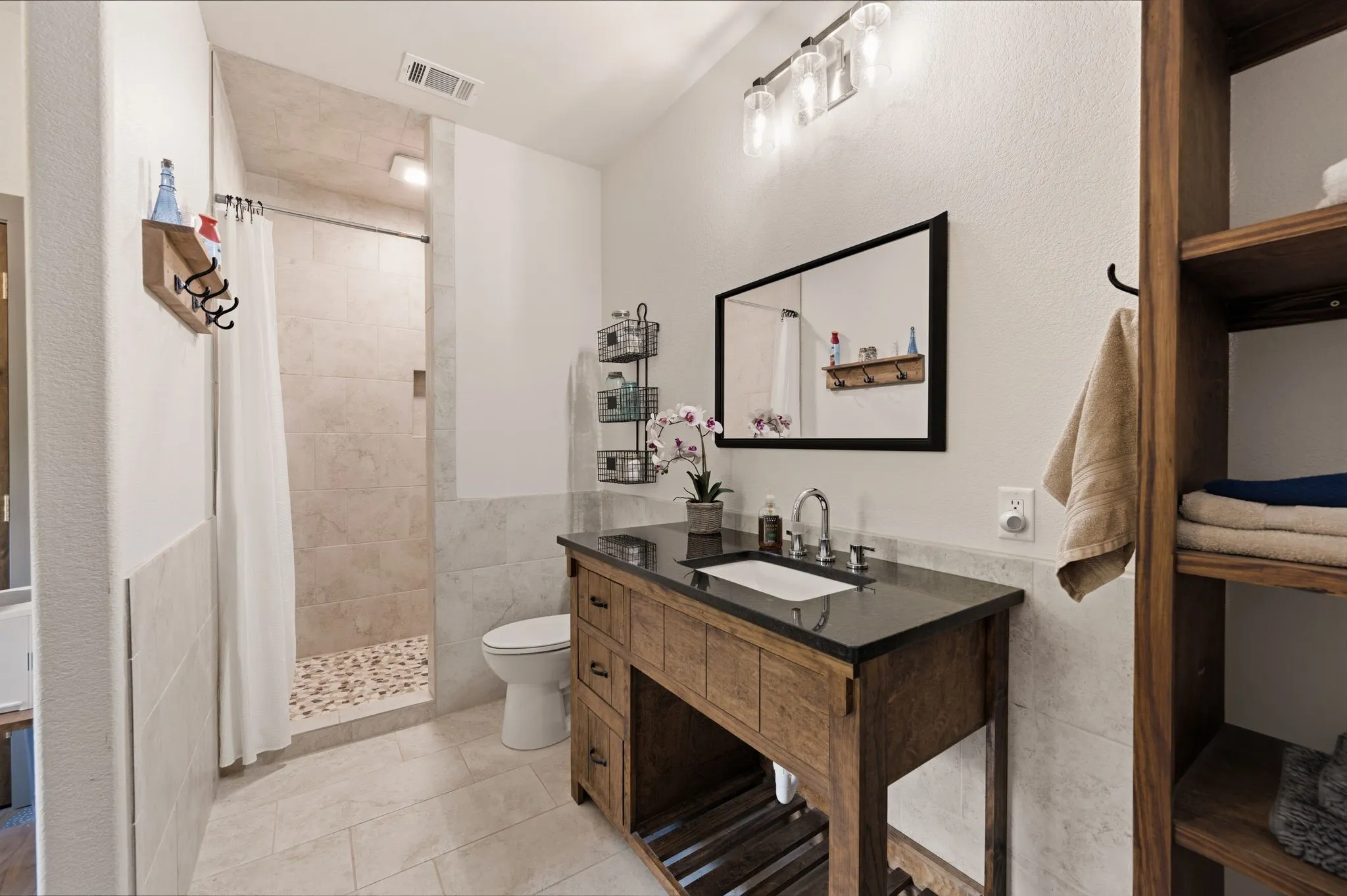 Single Family Residence For Sale in Wise County , 1226 County Road 1990, Chico, Texas 76431, 3 Bedroom, 3 Bathroom, 5 Garage spaces, 2,563 Sqft, built in 2020, Price $975,000, mls#21349450, Real Estate Agent in Chico, Homes For Sale in Wise county, Homes For Sale in Chico, Realtor in Chico Texas, Real Estate Brokerage Independent Realty Texas, Luminita Cordes Realtor