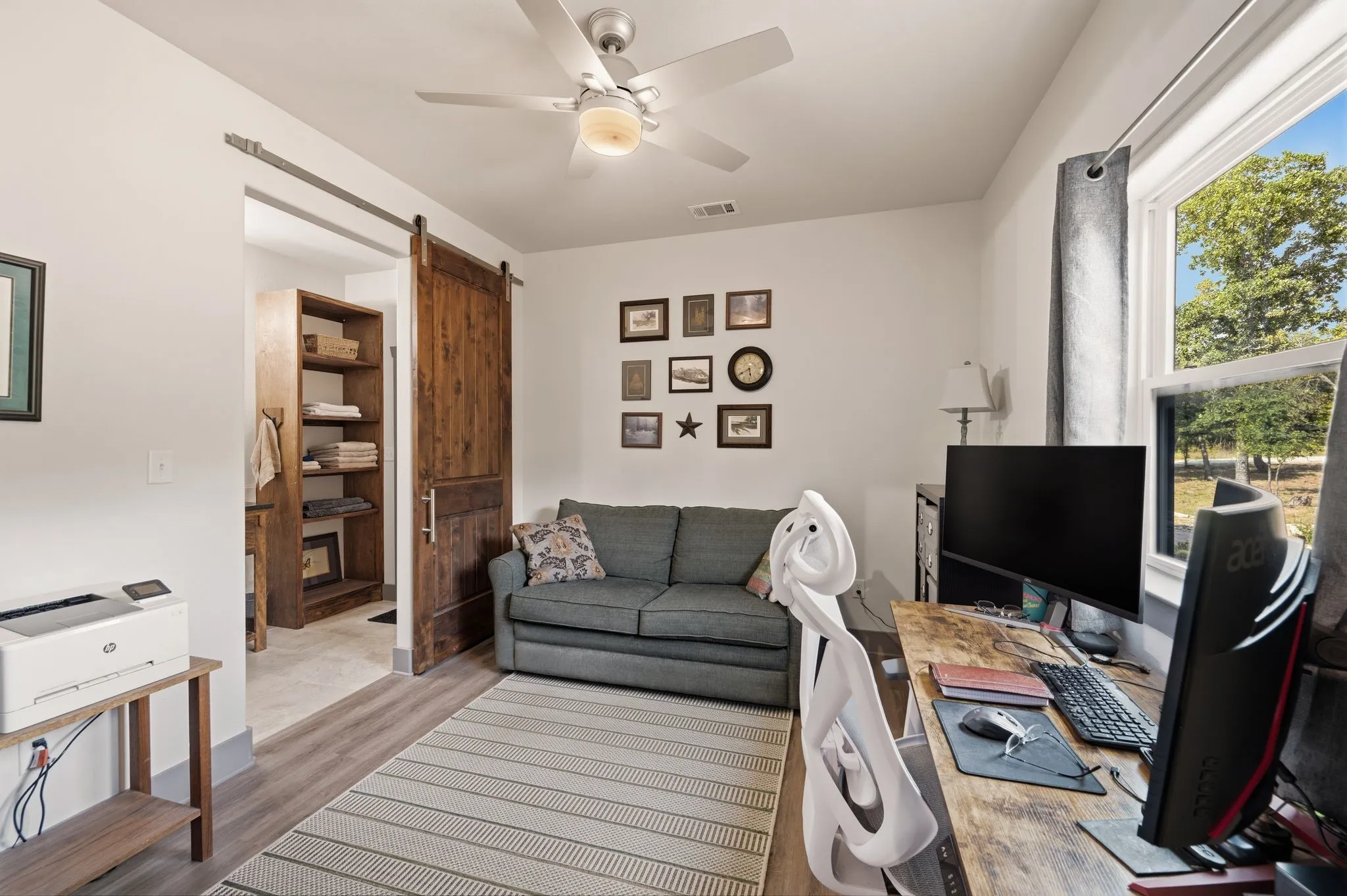 3rd bedroom, ensuite and direct entry from garage.