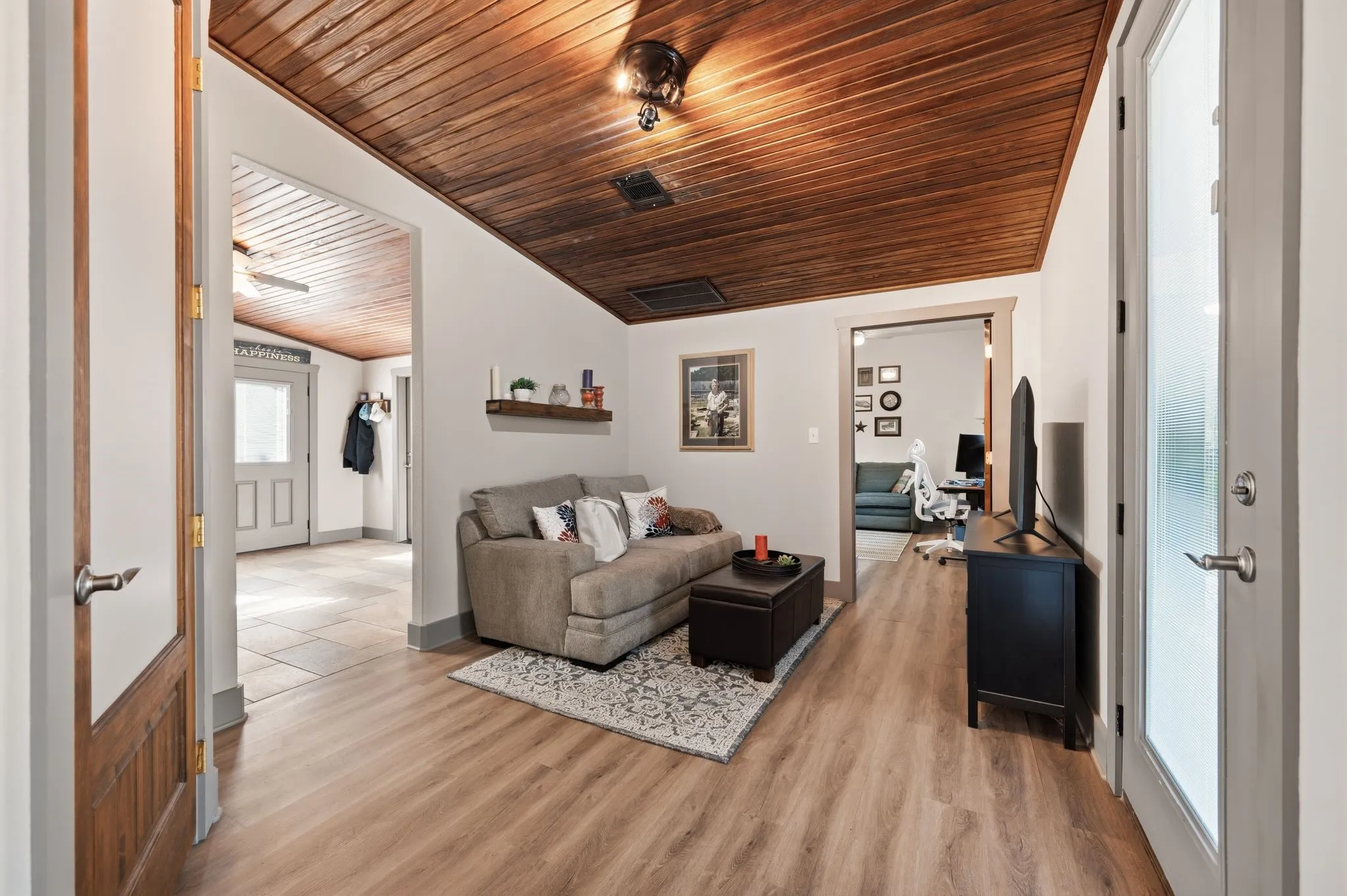 Single Family Residence For Sale in Wise County , 1226 County Road 1990, Chico, Texas 76431, 3 Bedroom, 3 Bathroom, 5 Garage spaces, 2,563 Sqft, built in 2020, Price $975,000, mls#21349450, Real Estate Agent in Chico, Homes For Sale in Wise county, Homes For Sale in Chico, Realtor in Chico Texas, Real Estate Brokerage Independent Realty Texas, Luminita Cordes Realtor
