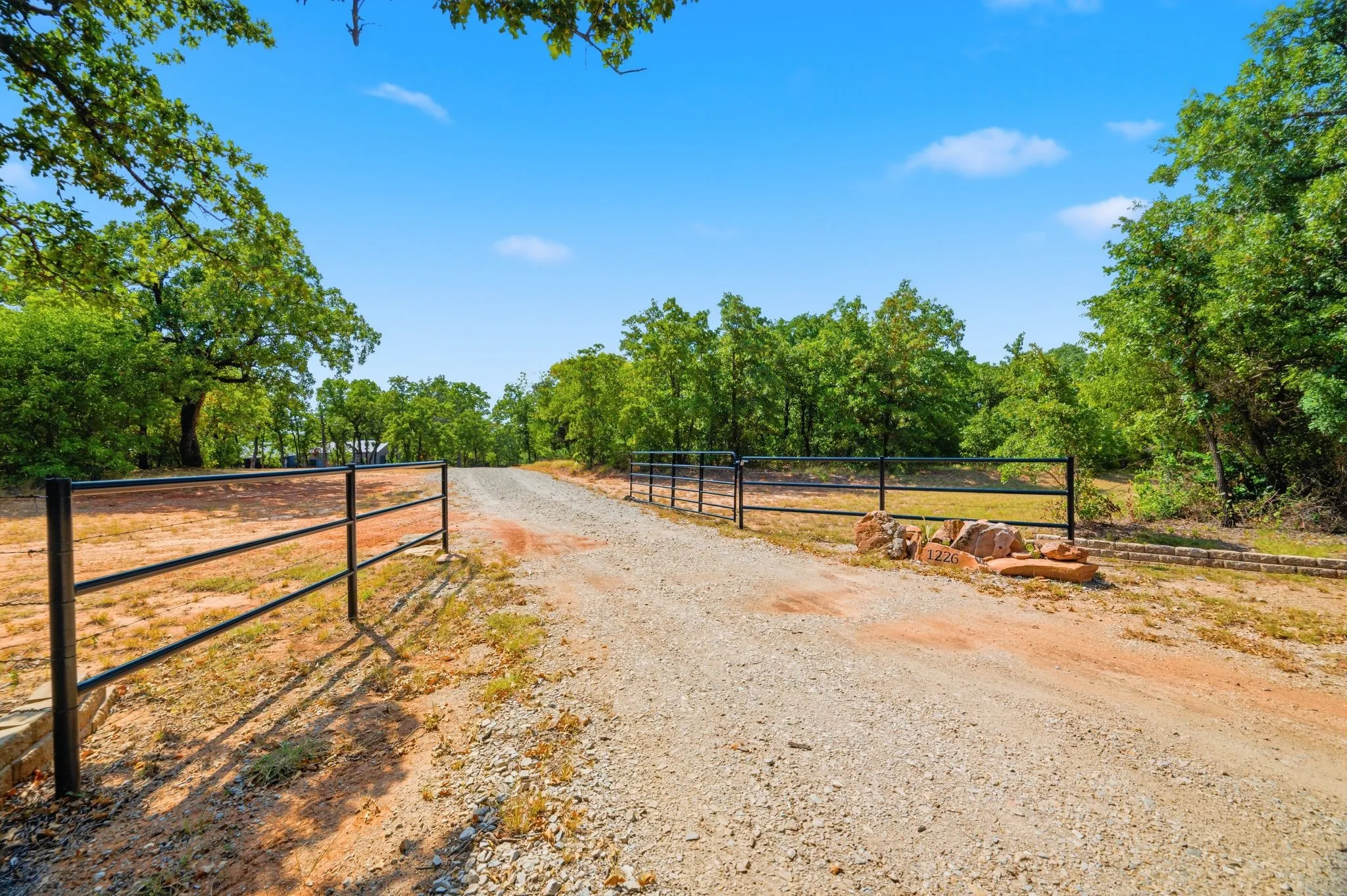Single Family Residence For Sale in Wise County , 1226 County Road 1990, Chico, Texas 76431, 3 Bedroom, 3 Bathroom, 5 Garage spaces, 2,563 Sqft, built in 2020, Price $975,000, mls#21349450, Real Estate Agent in Chico, Homes For Sale in Wise county, Homes For Sale in Chico, Realtor in Chico Texas, Real Estate Brokerage Independent Realty Texas, Luminita Cordes Realtor