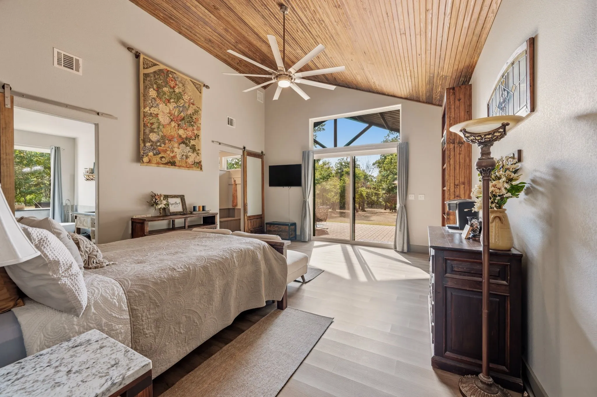 Single Family Residence For Sale in Wise County , 1226 County Road 1990, Chico, Texas 76431, 3 Bedroom, 3 Bathroom, 5 Garage spaces, 2,563 Sqft, built in 2020, Price $975,000, mls#21349450, Real Estate Agent in Chico, Homes For Sale in Wise county, Homes For Sale in Chico, Realtor in Chico Texas, Real Estate Brokerage Independent Realty Texas, Luminita Cordes Realtor