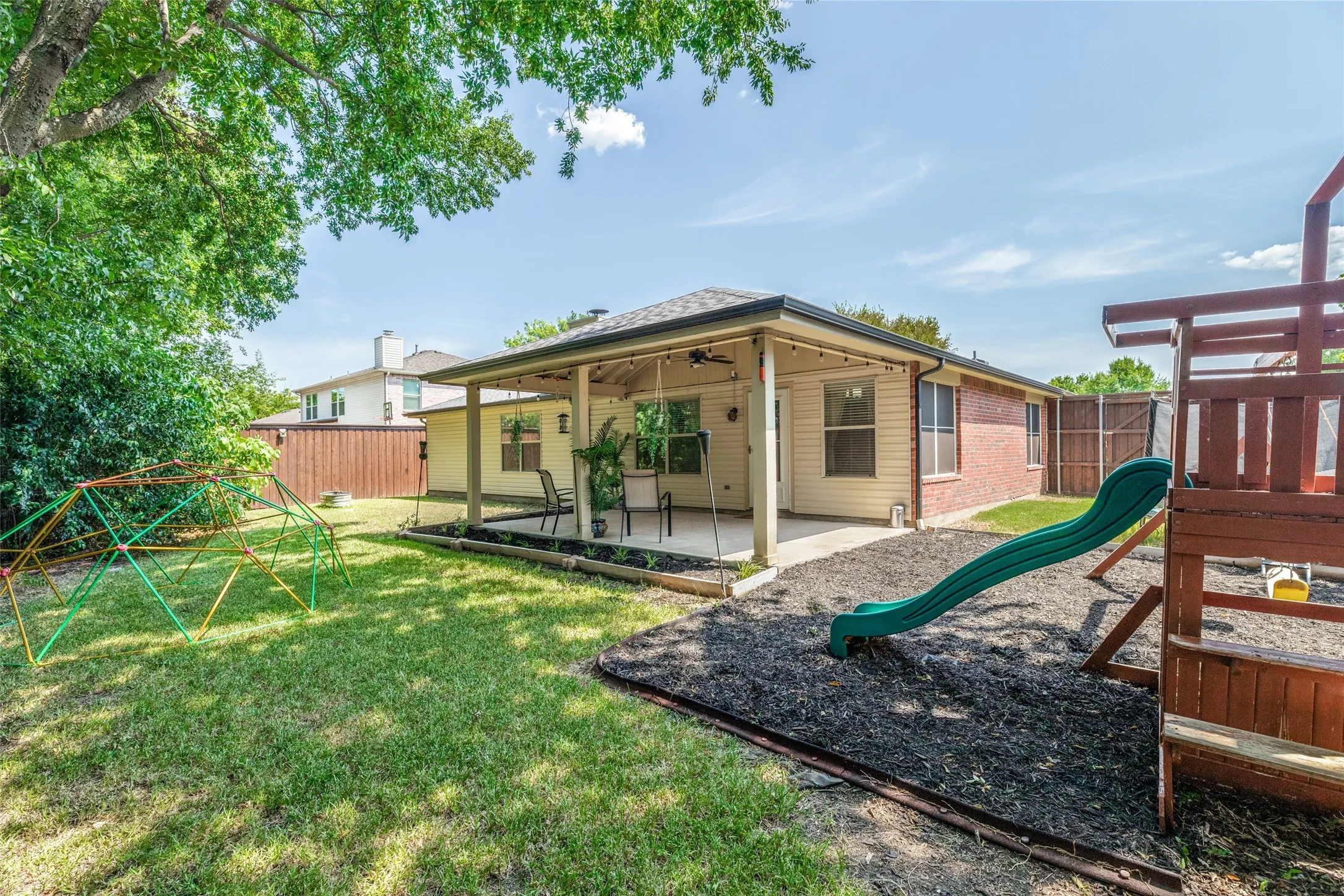 Single Family Residence For Sale in Collin County , 905 Larkspur Drive, Allen, Texas 75002, 3 Bedroom, 2 Bathroom, 2 Garage spaces, 2,084 Sqft, built in 2000, mls#21347880, Real Estate Agent in Allen, Homes For Sale in Collin county, Homes For Sale in Allen, Realtor in Allen Texas, Real Estate Brokerage Independent Realty Texas, Luminita Cordes Realtor