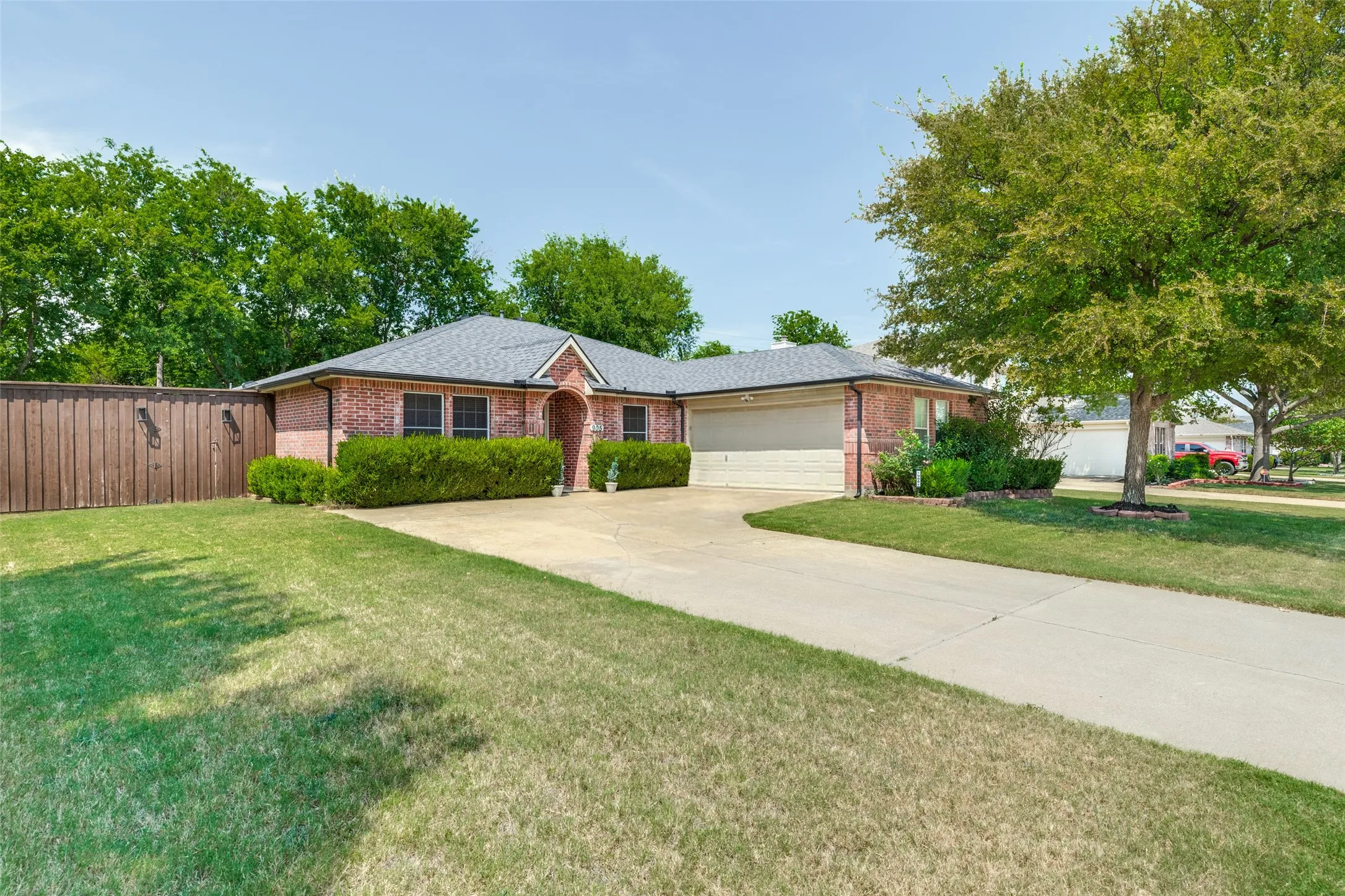 Single Family Residence For Sale in Collin County , 905 Larkspur Drive, Allen, Texas 75002, 3 Bedroom, 2 Bathroom, 2 Garage spaces, 2,084 Sqft, built in 2000, mls#21347880, Real Estate Agent in Allen, Homes For Sale in Collin county, Homes For Sale in Allen, Realtor in Allen Texas, Real Estate Brokerage Independent Realty Texas, Luminita Cordes Realtor